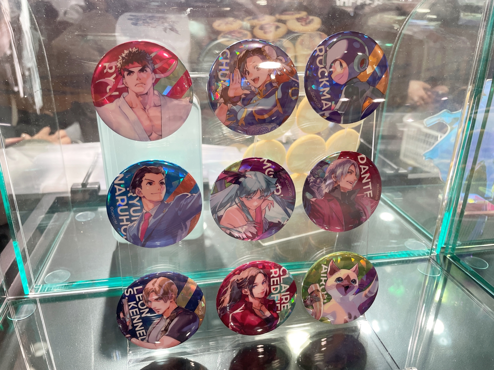 ホログラム缶バッジ(全9種) 各880円