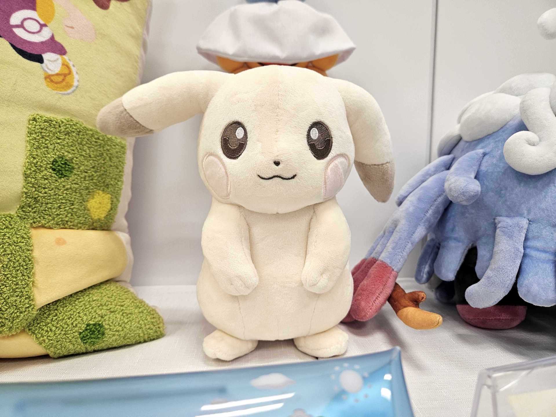 「ぬいぐるみ ぽこ あ ポケモン ピカチュウ（うすいろ）」2,750円