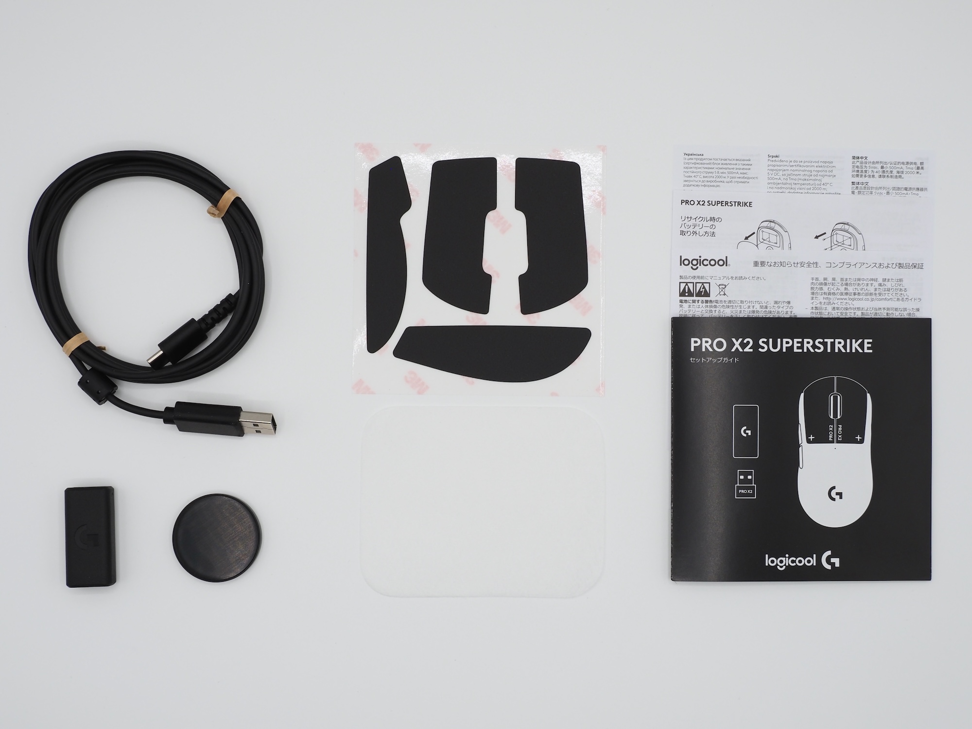 付属品はUSBケーブル、レシーバー延長アダプター、グリップテープ、クリーニングクロス、POWERPLAYアパーチャドア、説明書類と豊富