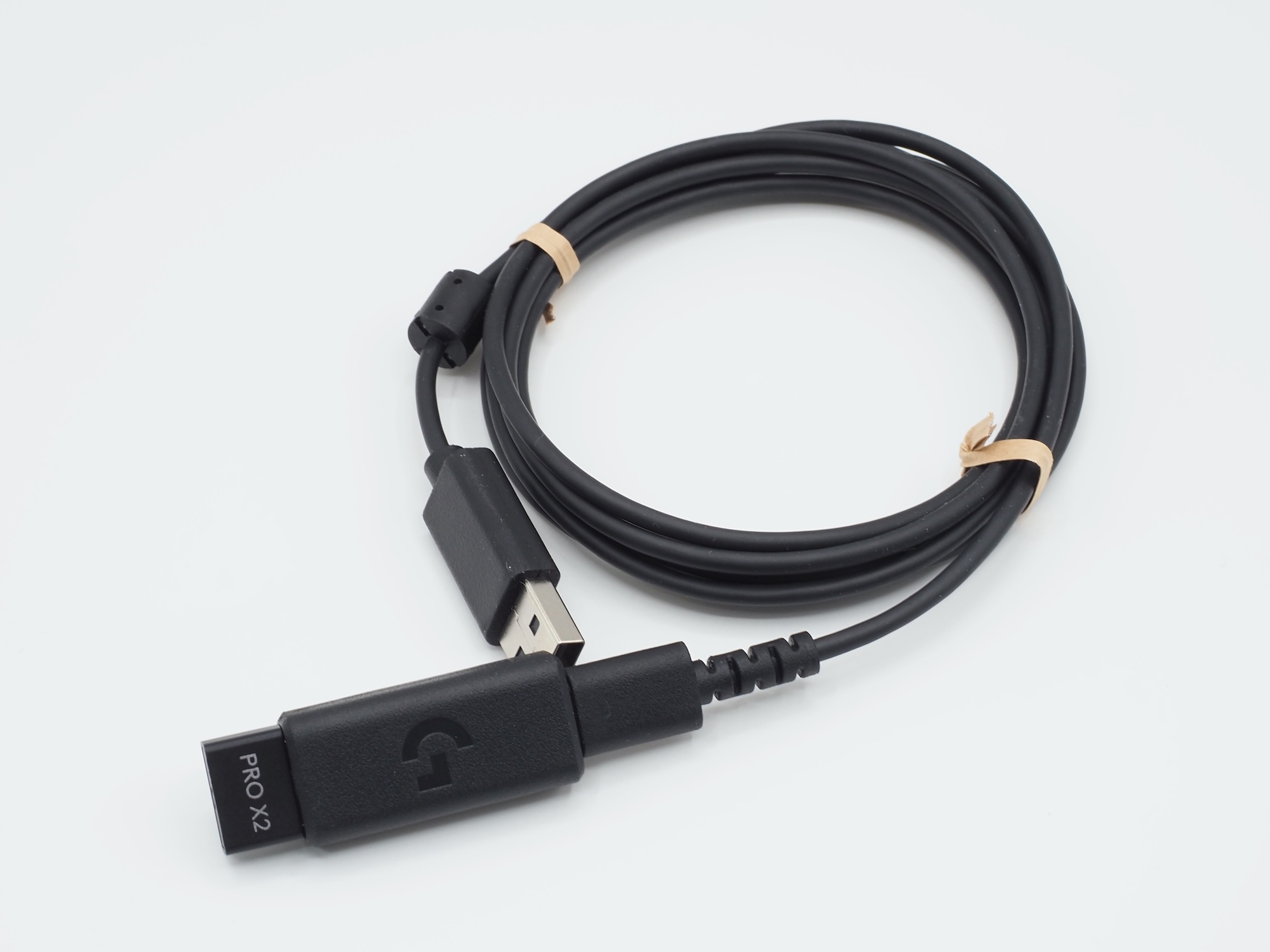 USBケーブルとレシーバー延長アダプターを使うことで、よりマウスに近い位置にレシーバーを配置できる