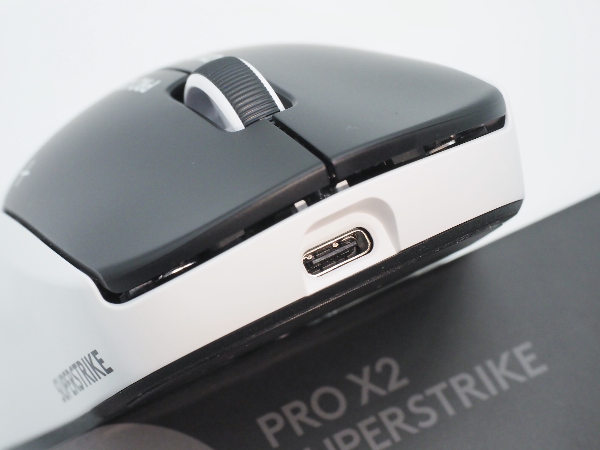 直接中を見ることはできないが、隙間から見てもかなり複雑な構造をしている