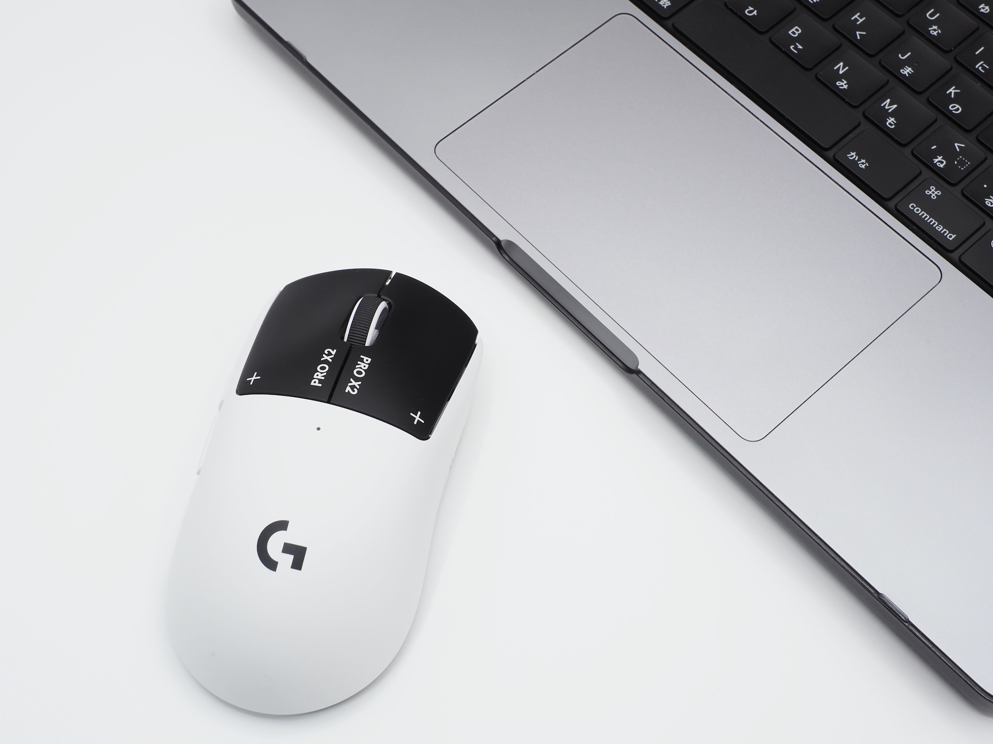 触覚フィードバックによるクリックの感触は、MacBookの「感圧タッチトラックパッド」に近い