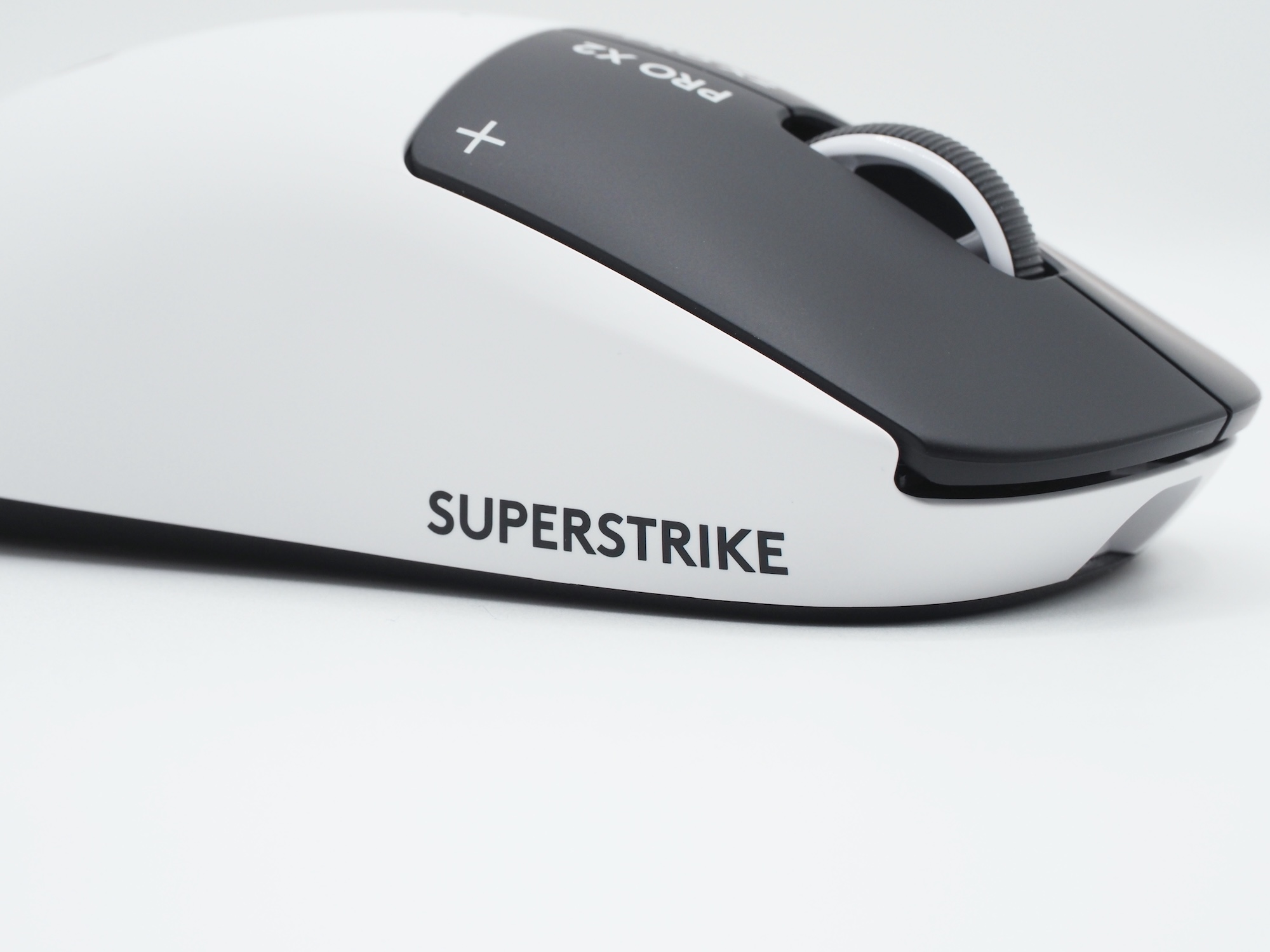 小指側には「SUPERSTRIKE」と書かれている