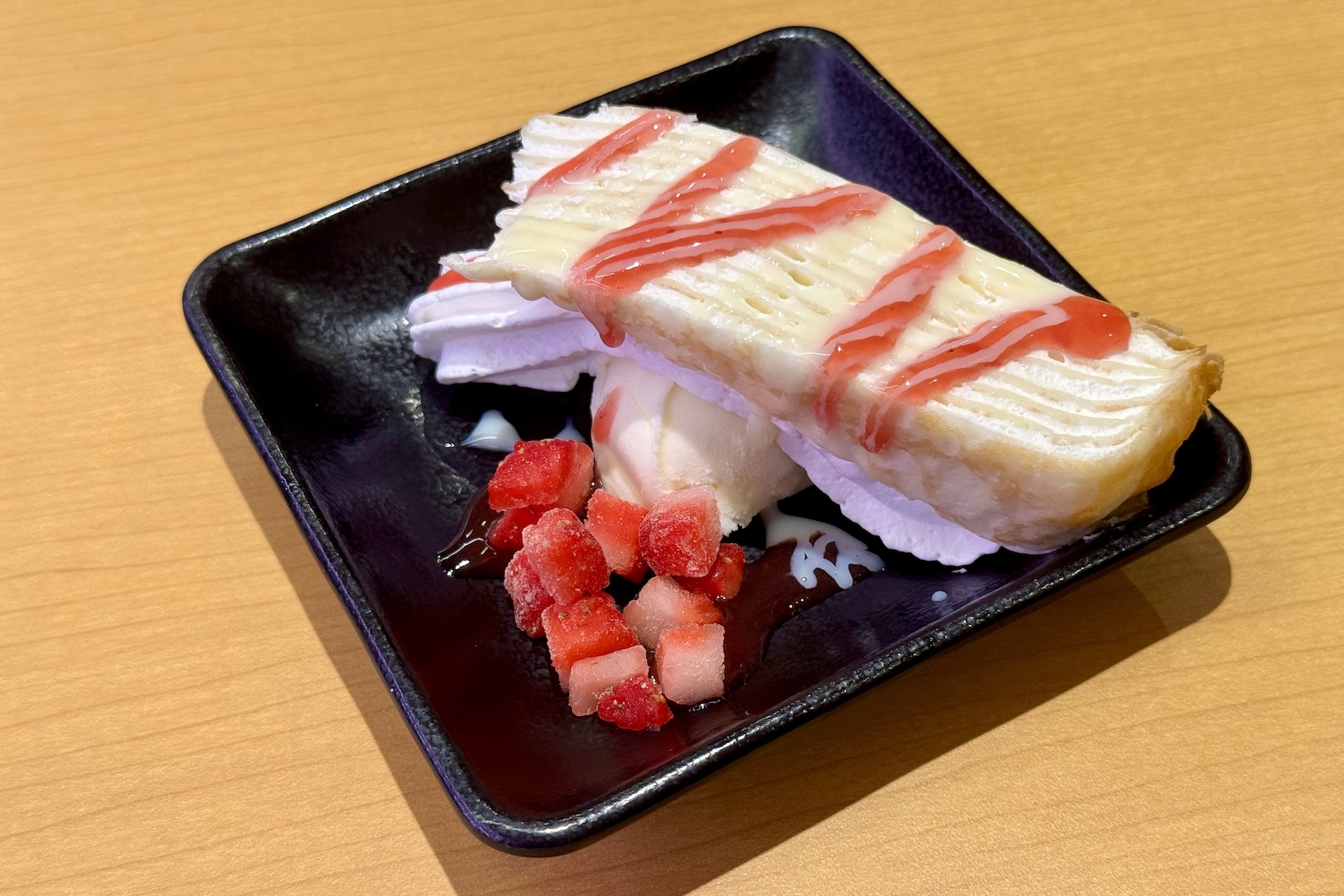 「白いミルクレープのメルバ」 価格：270円〜 販売期間：2月18日〜3月1日 ※販売予定総数13万食が完売次第終了