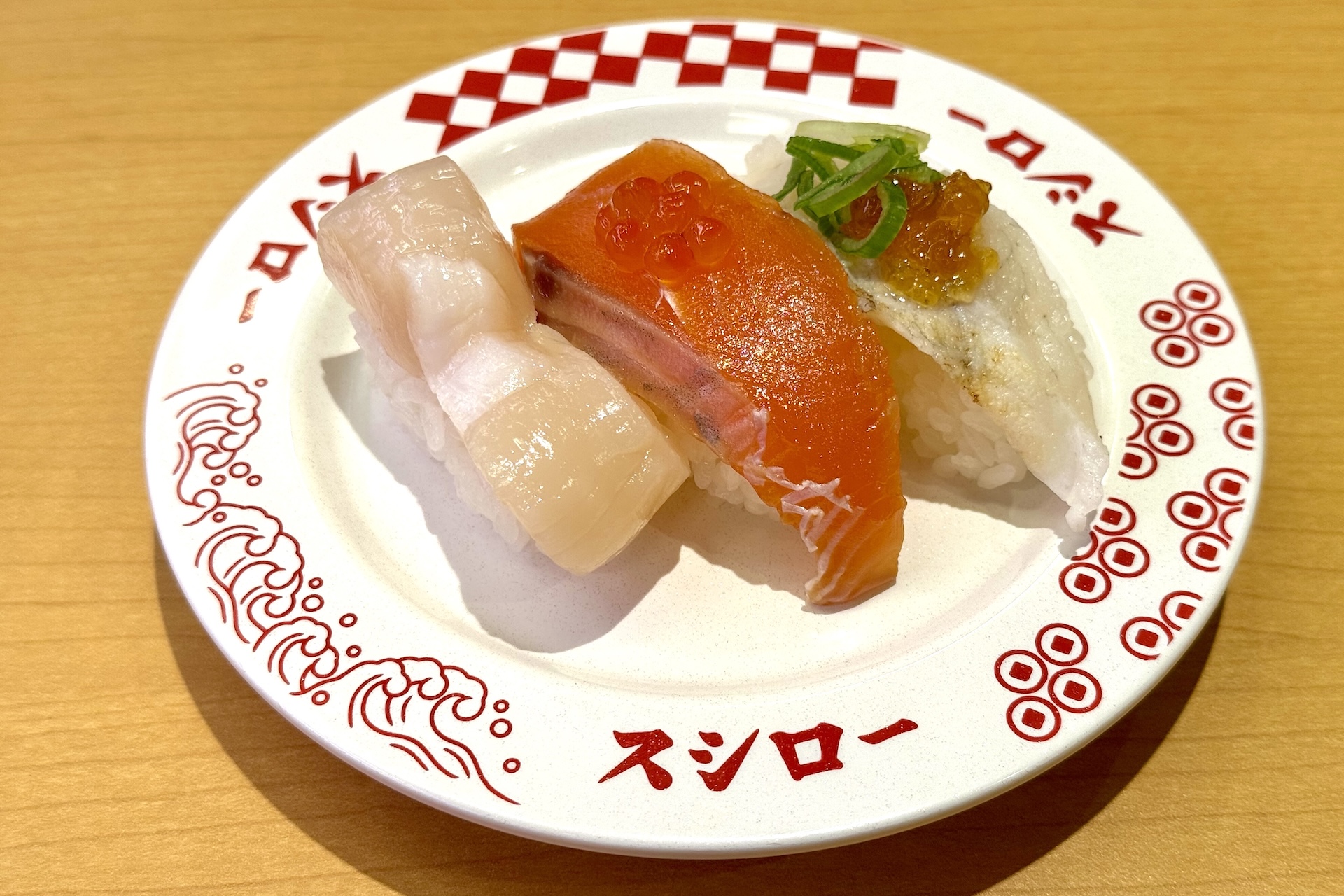 「なまら北海道3貫盛り」 価格：360円〜 販売期間：2月18日〜3月8日 ※販売予定総数99万食が完売次第終了