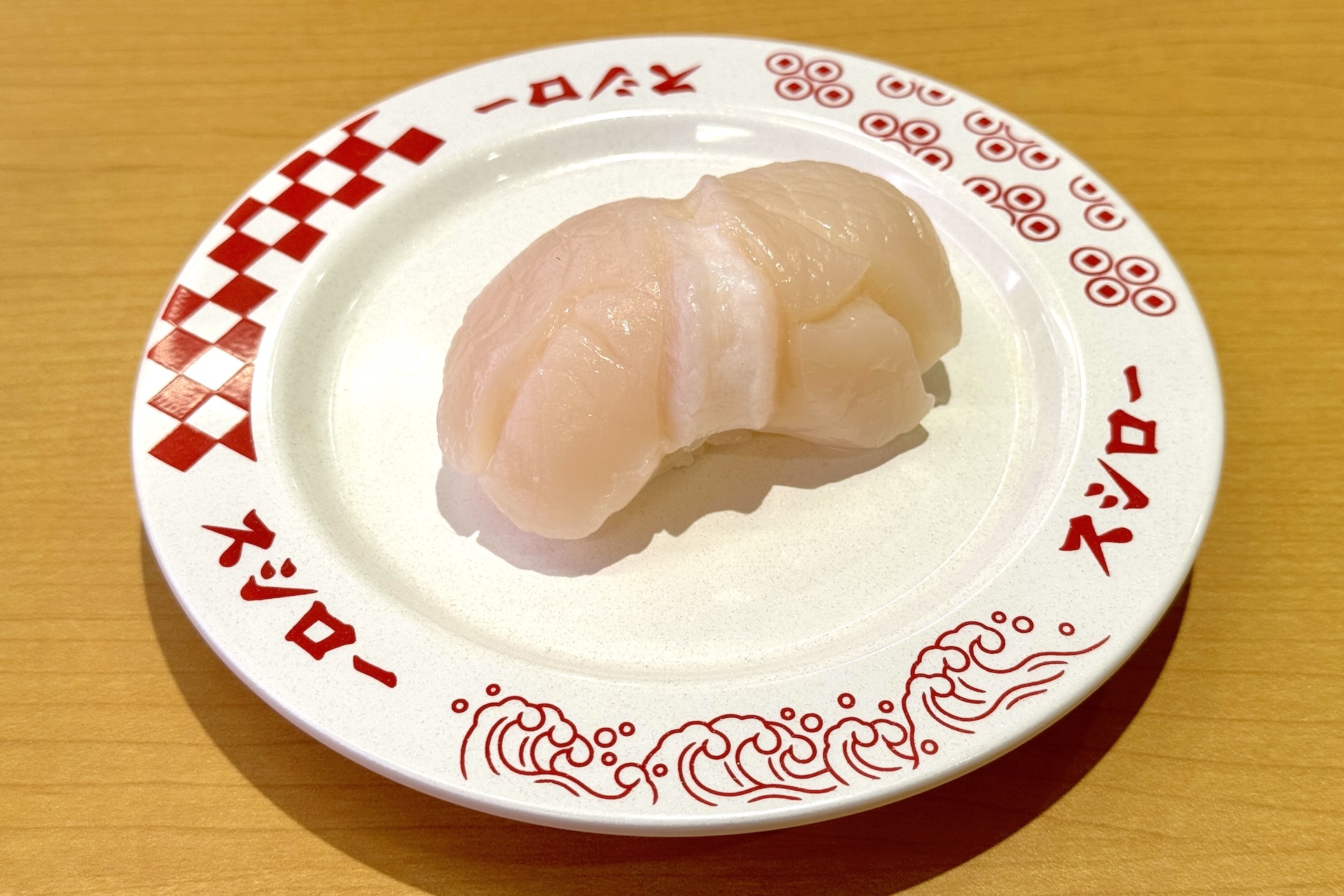 「北海道産 ジャンボほたて貝柱」 価格：360円〜 販売期間：2月18日〜3月8日 ※販売予定総数26万食が完売次第終了