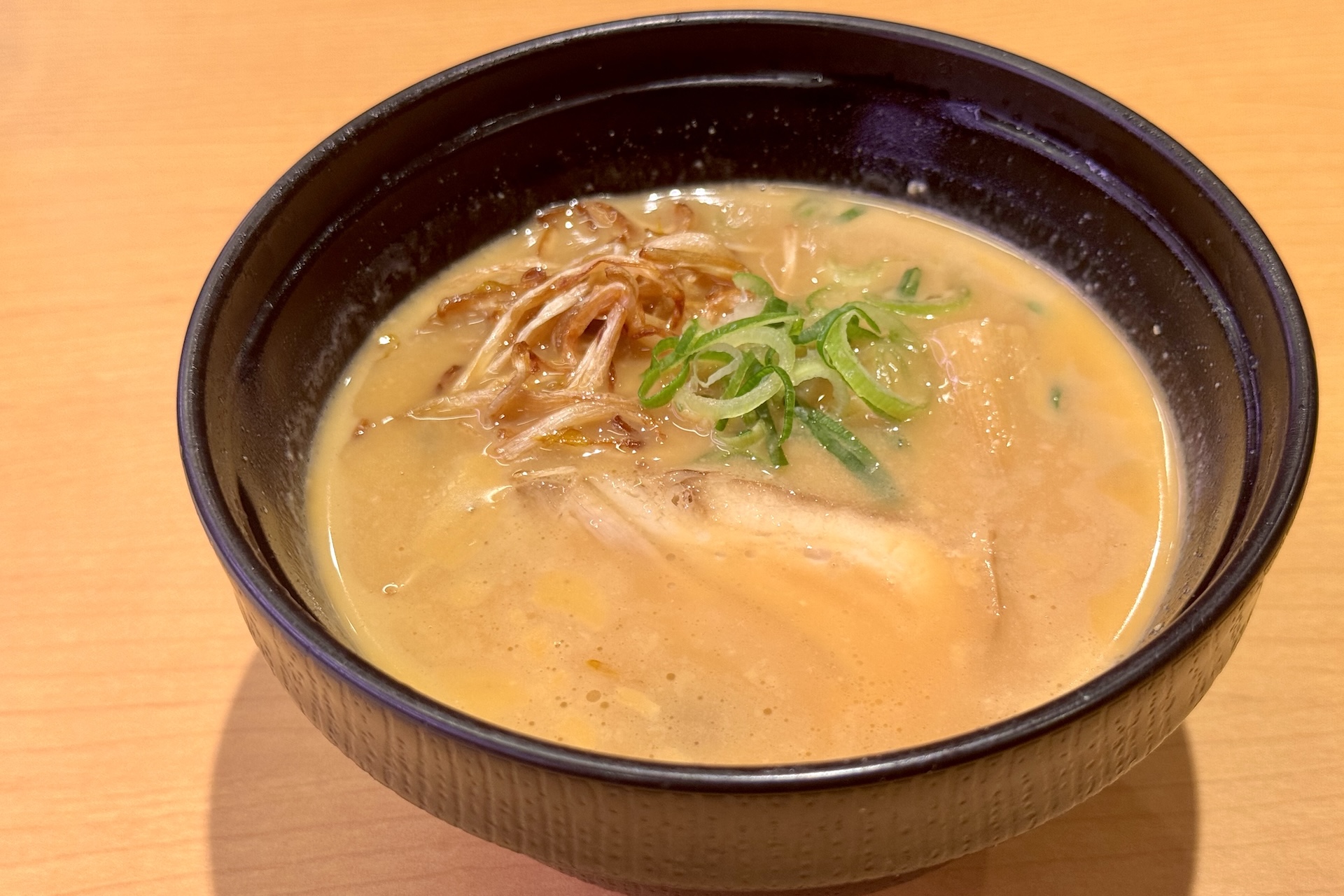 【札幌 らーめん信玄】監修 「札幌 コク味噌らーめん」 価格：480円〜 販売期間：2月18日〜3月8日 ※販売予定総数65万食が完売次第終了