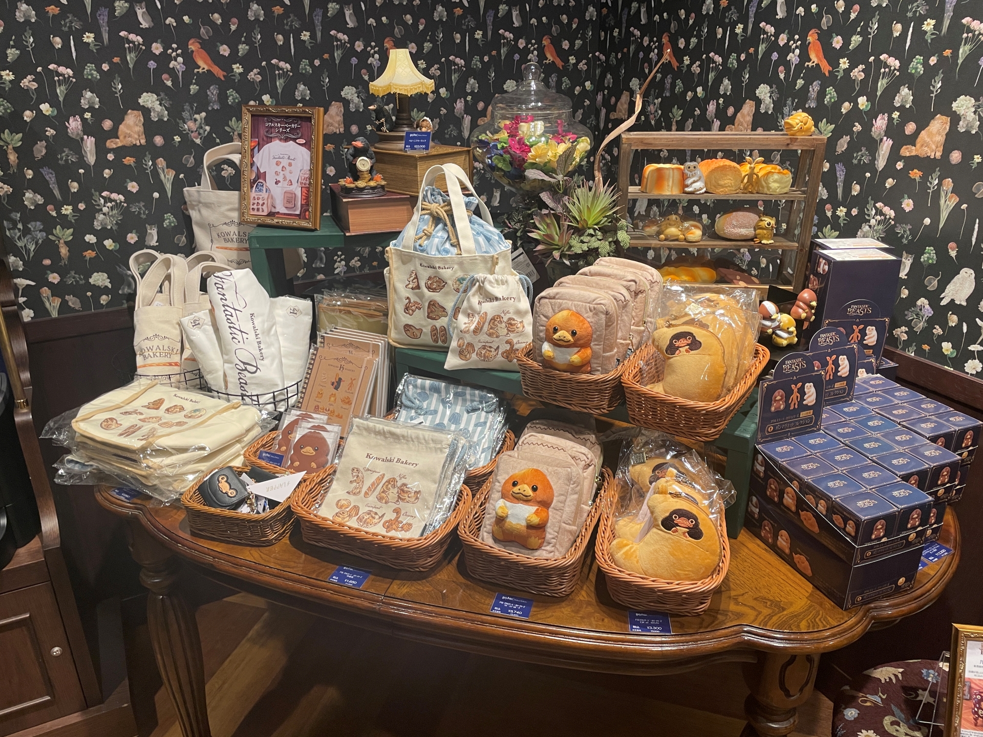 「コワルスキーベーカリー」のグッズシリーズより3商品が先行販売される