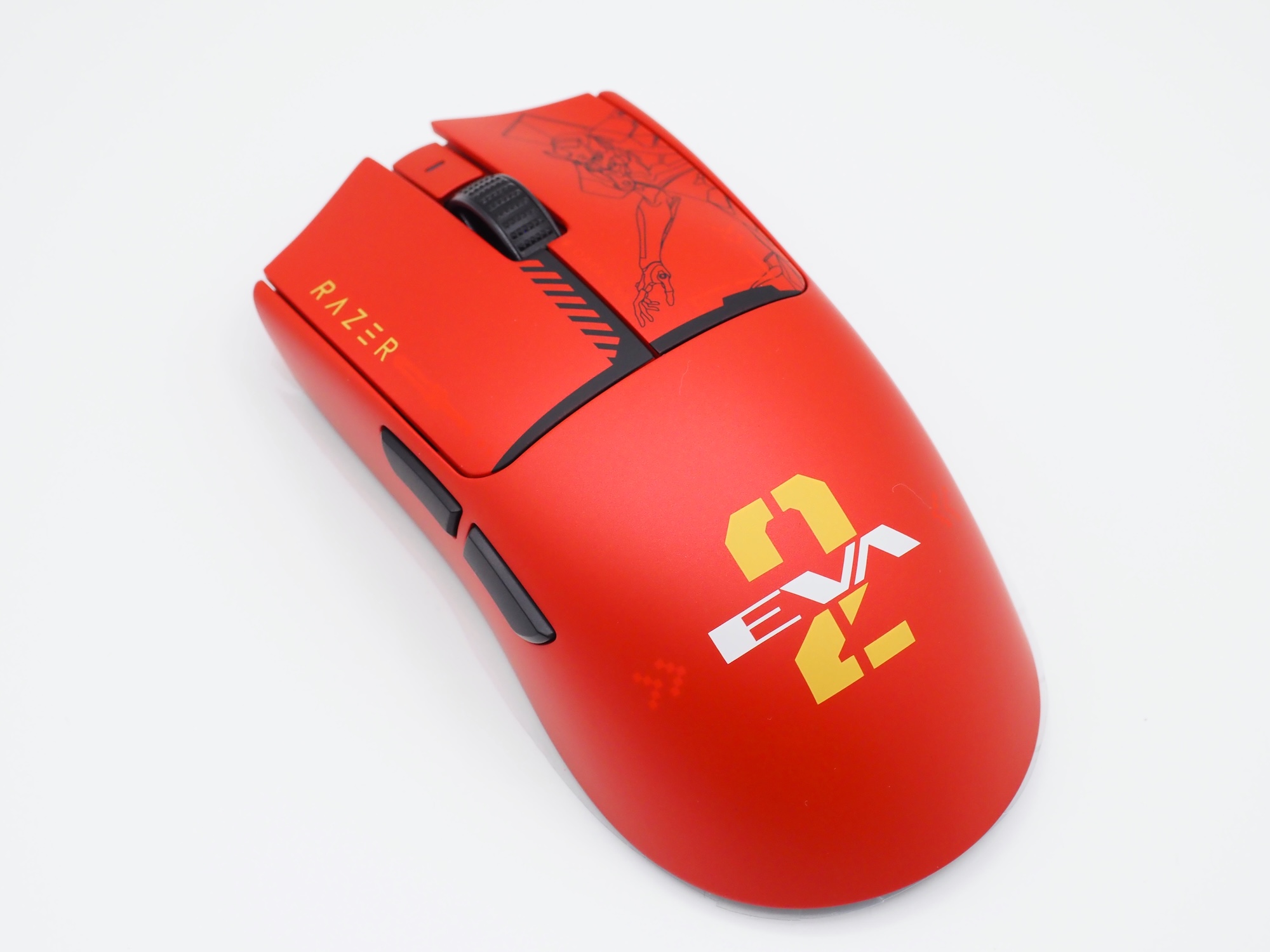 ビビッドな赤色の「Viper V3 Pro」