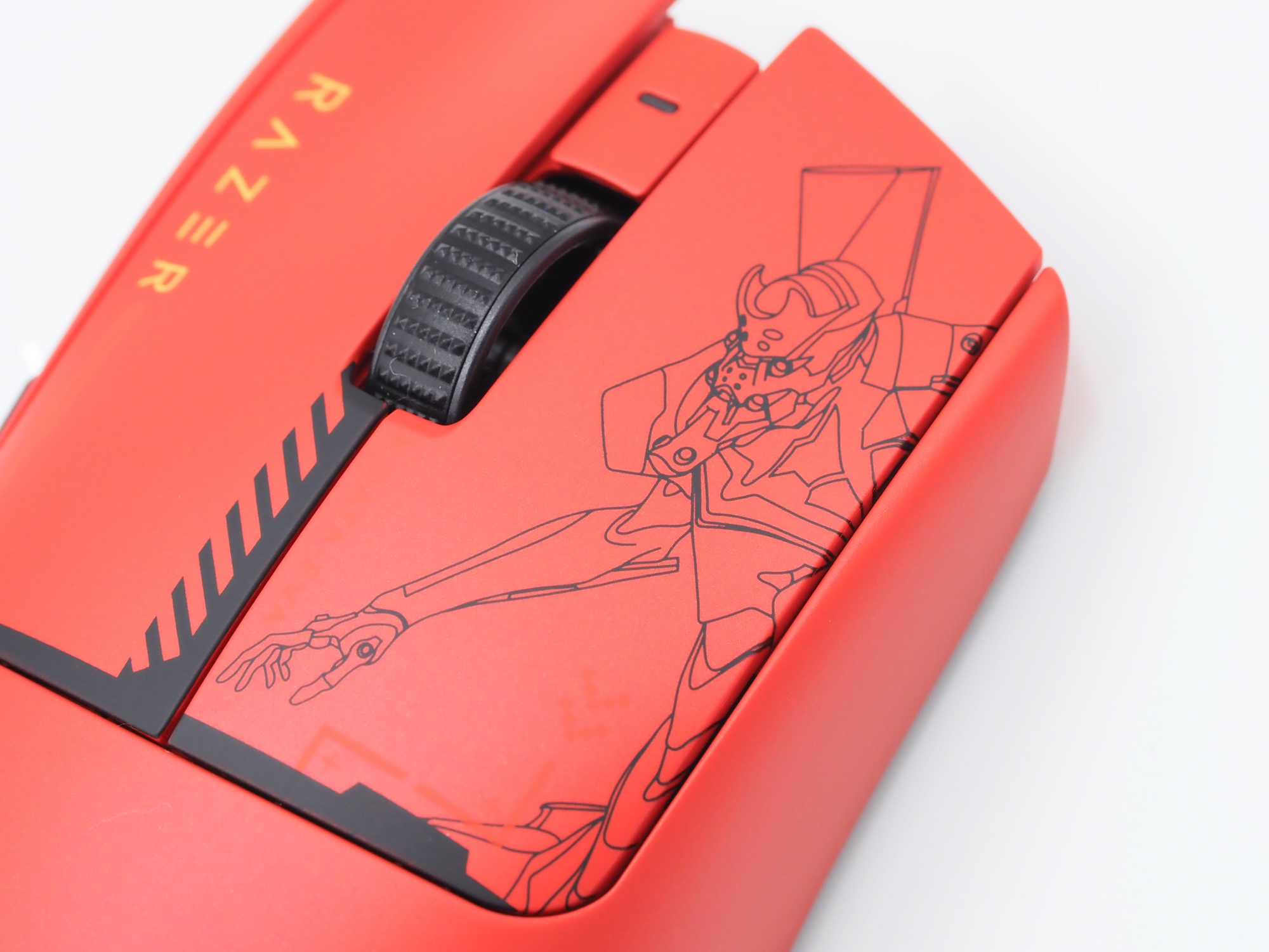 右クリックボタンには2号機の姿をプリント