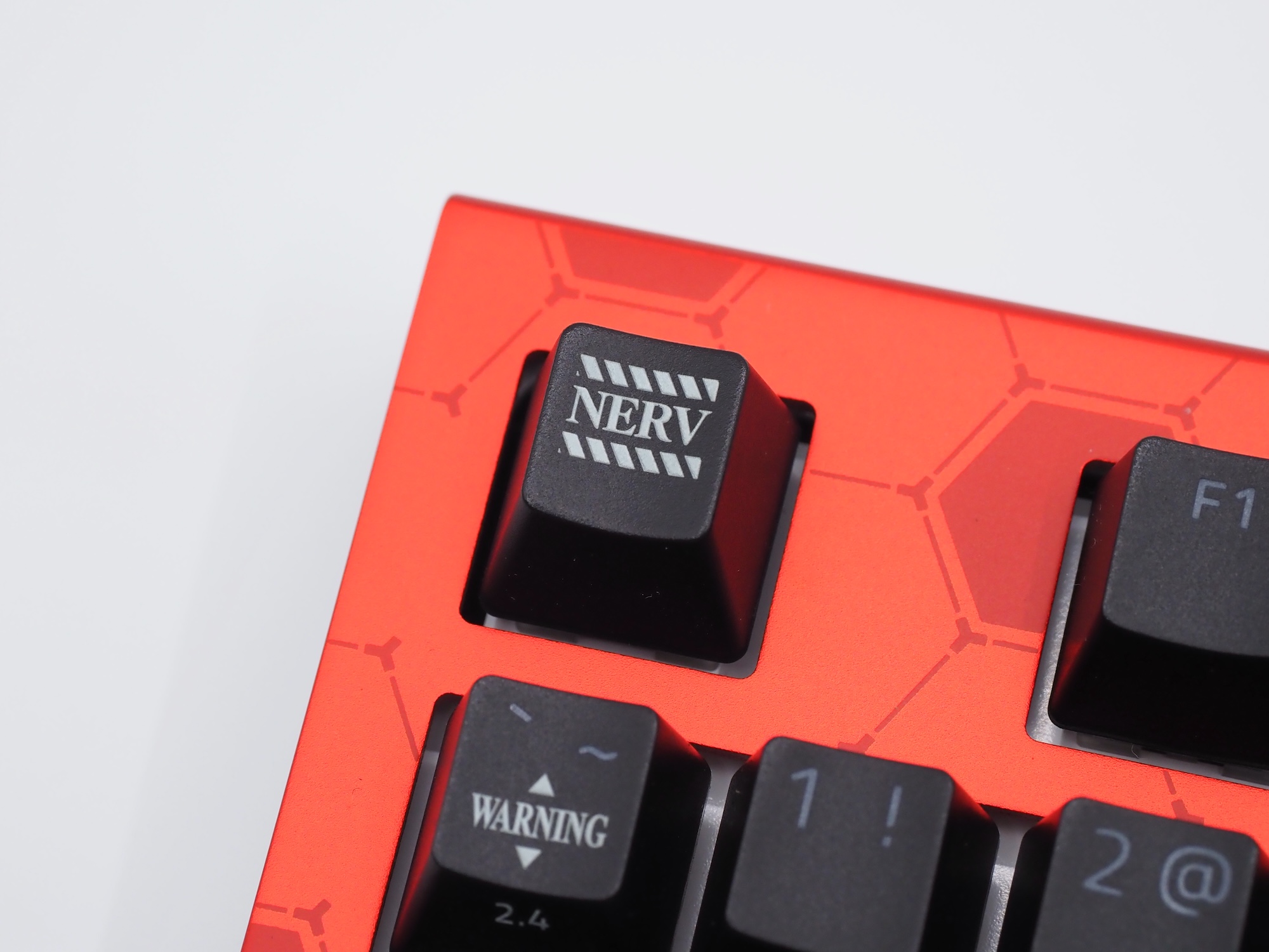 ESCキーはマティスEBフォントで「NERV」の文字