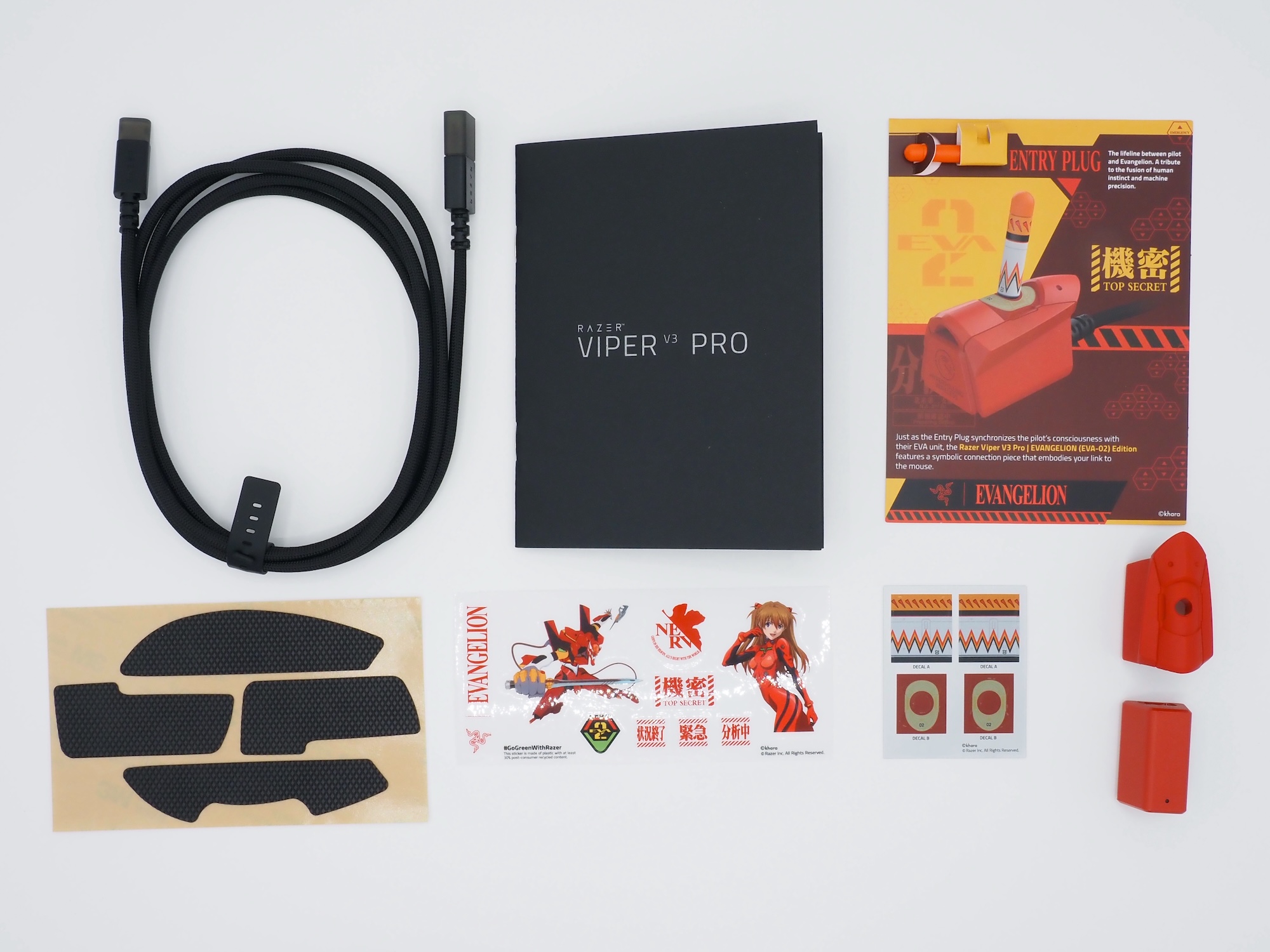 付属品はドングルや装飾キットのほか、USBケーブル、グリップテープ、説明書、コラボステッカーが同梱される