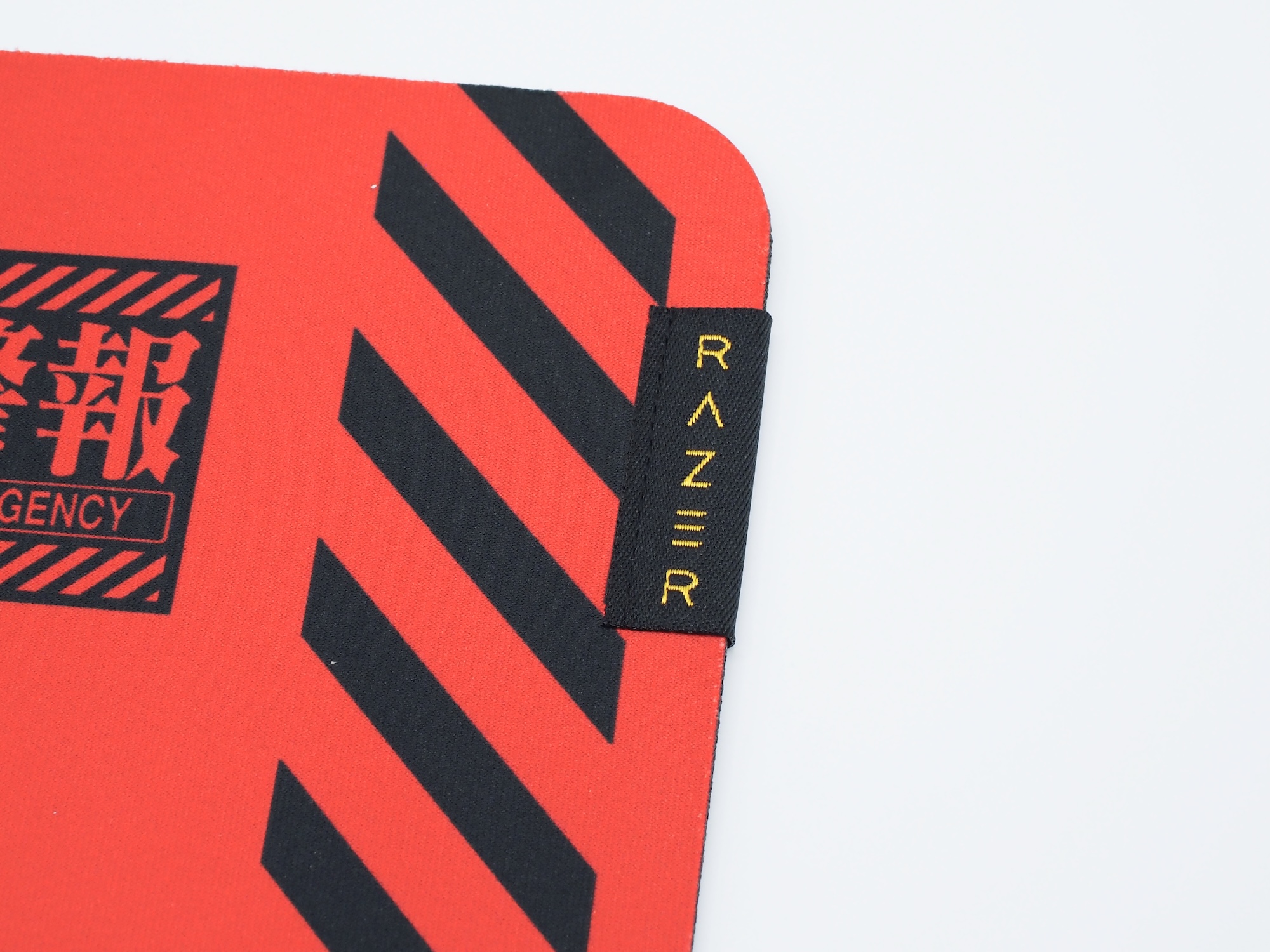 こちらもRazerロゴはオレンジ色にチェンジ