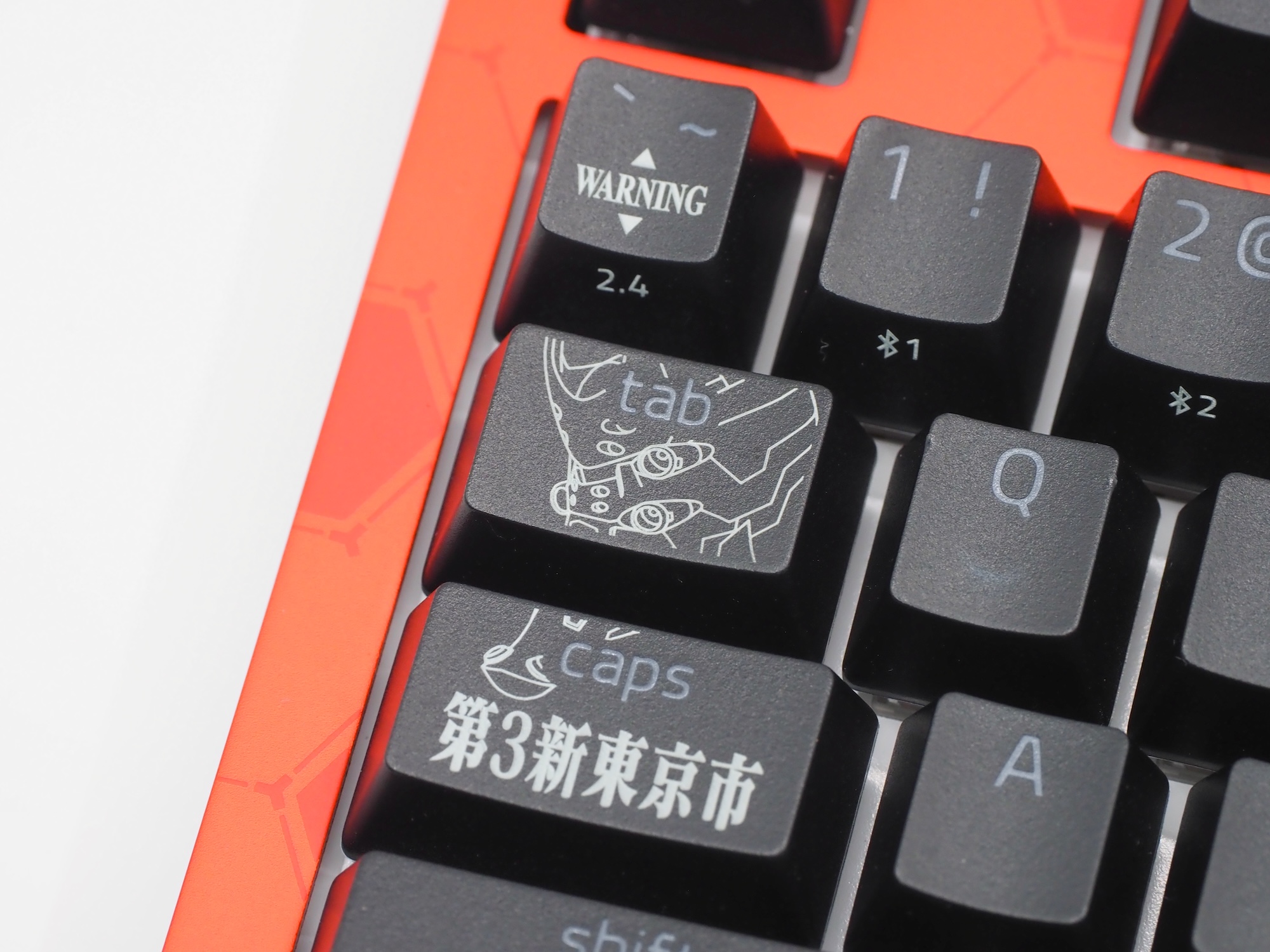 TabキーとCaps Lockキーには2号機の姿が！