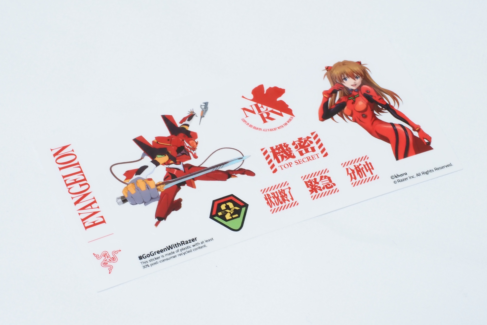 マウスパッドにもステッカーが付属しているのは嬉しいポイントだ