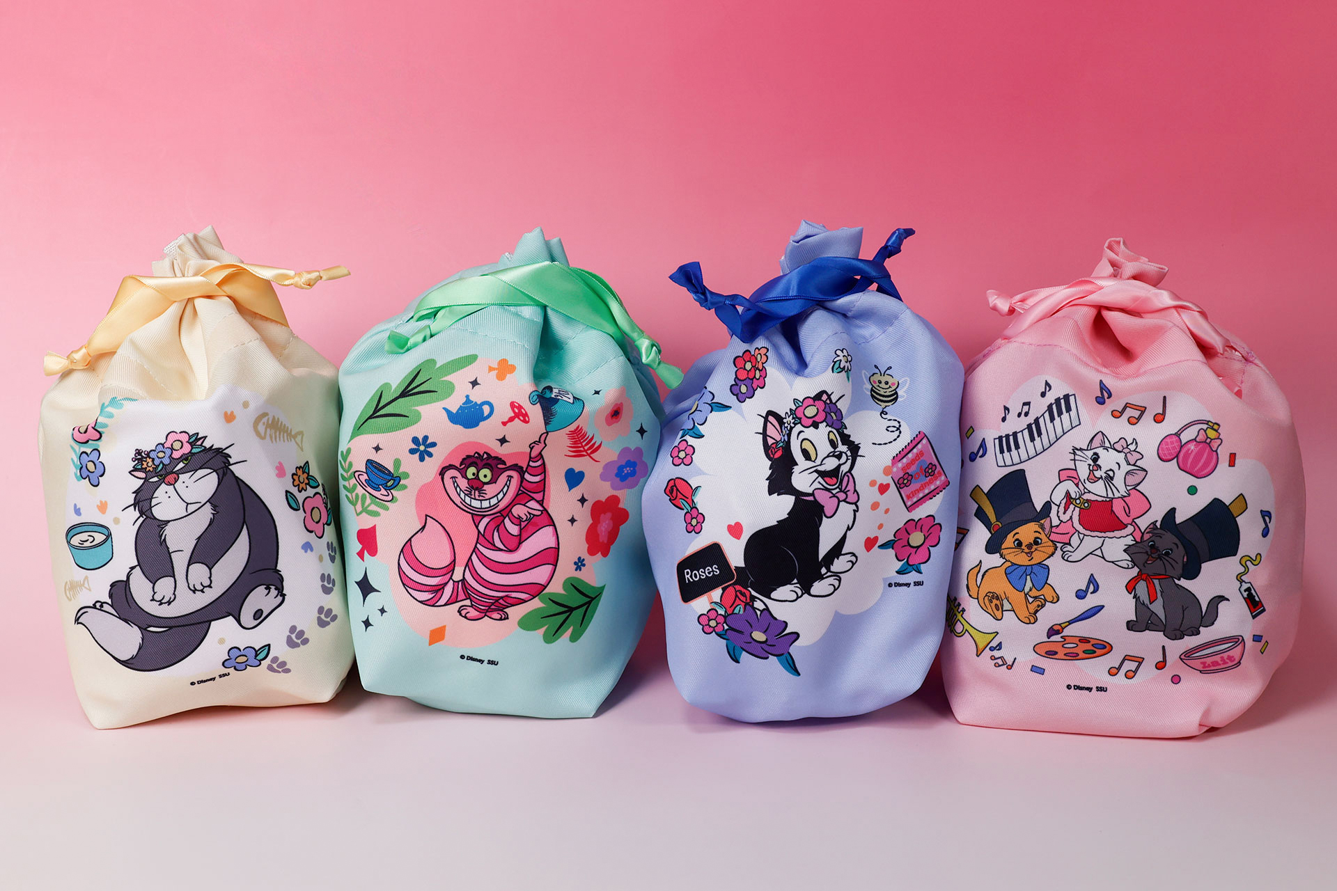 巾着ポーチのサイズは、幅23cm×高さ24cm×奥行き12cm