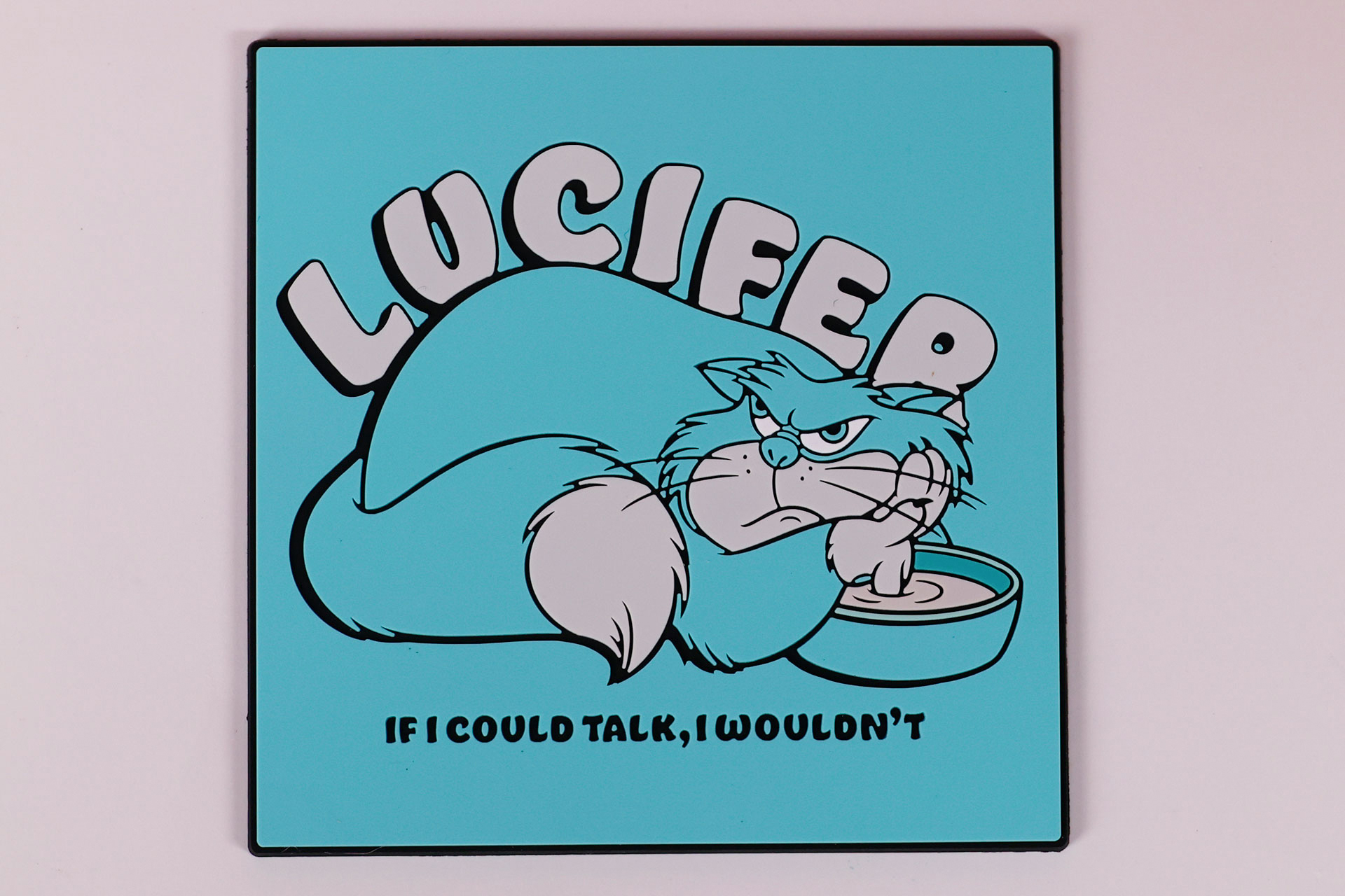 ルシファーのラバーコースターは、デザインもクールだ