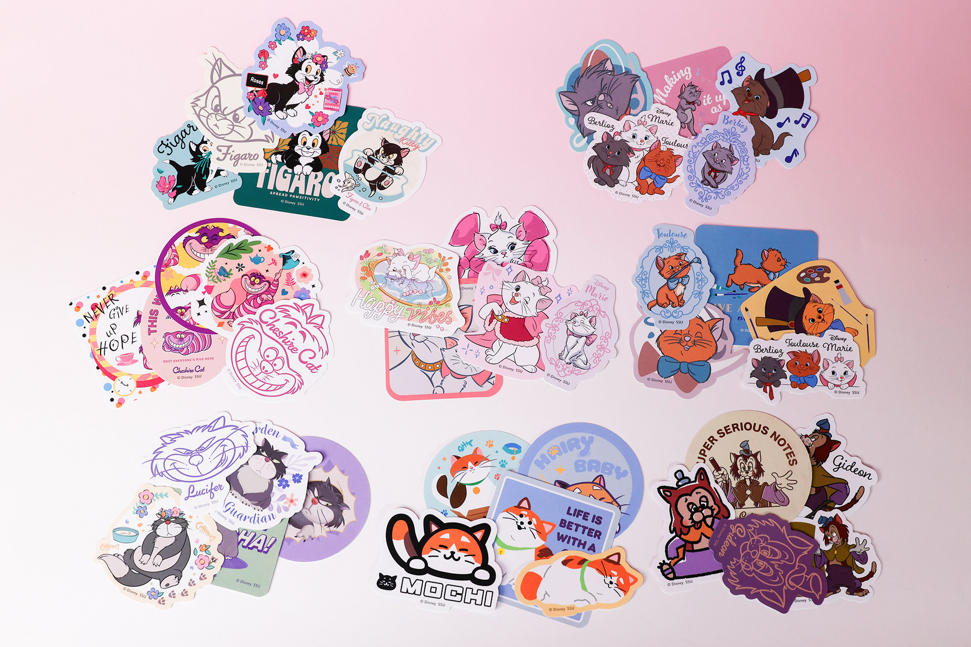 H賞のダイカットステッカーセット。一緒に並べるとかなりのボリューム感だ