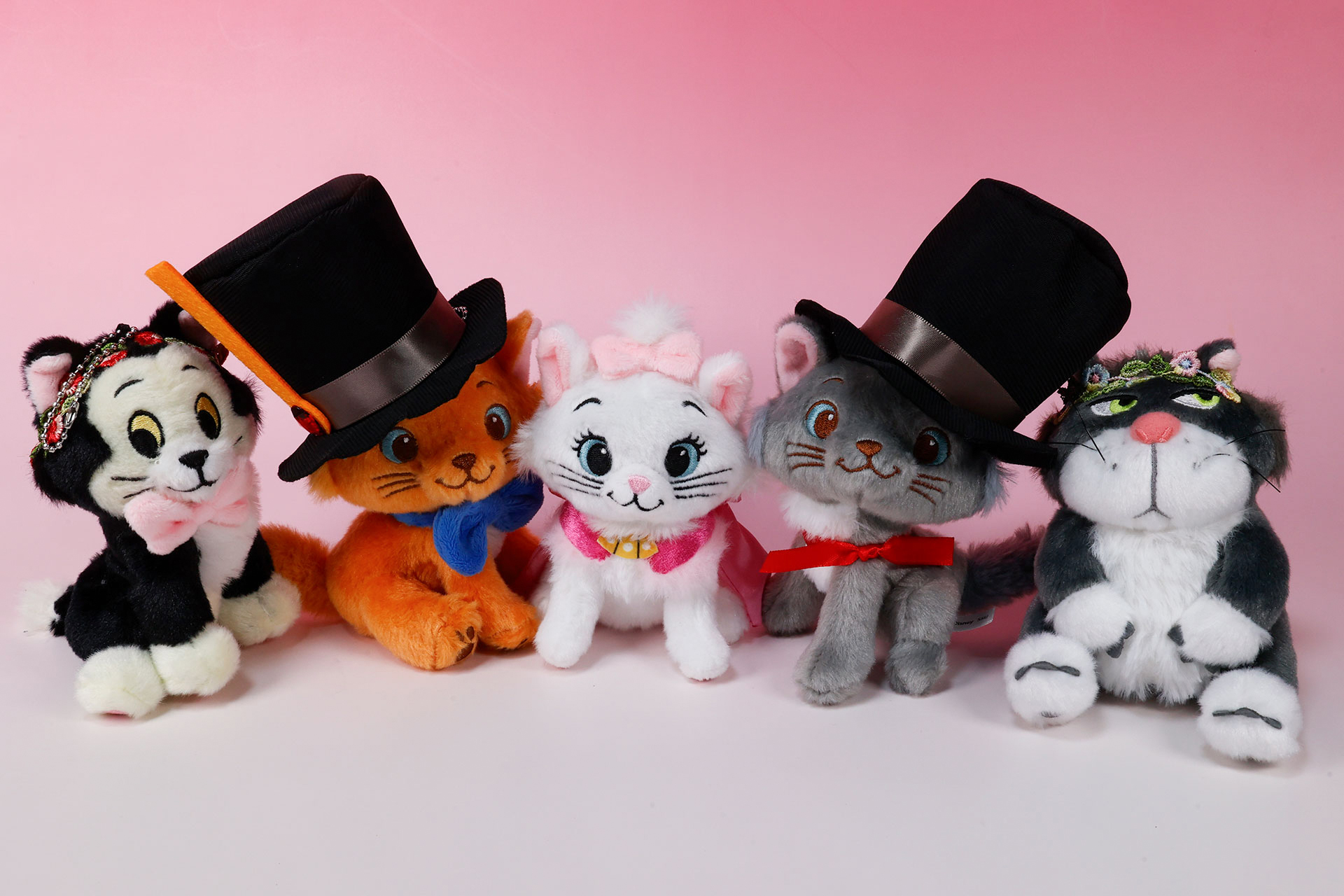 写真左から、フィガロ、トゥルーズ、マリー、ベルリオーズ、ルシファー