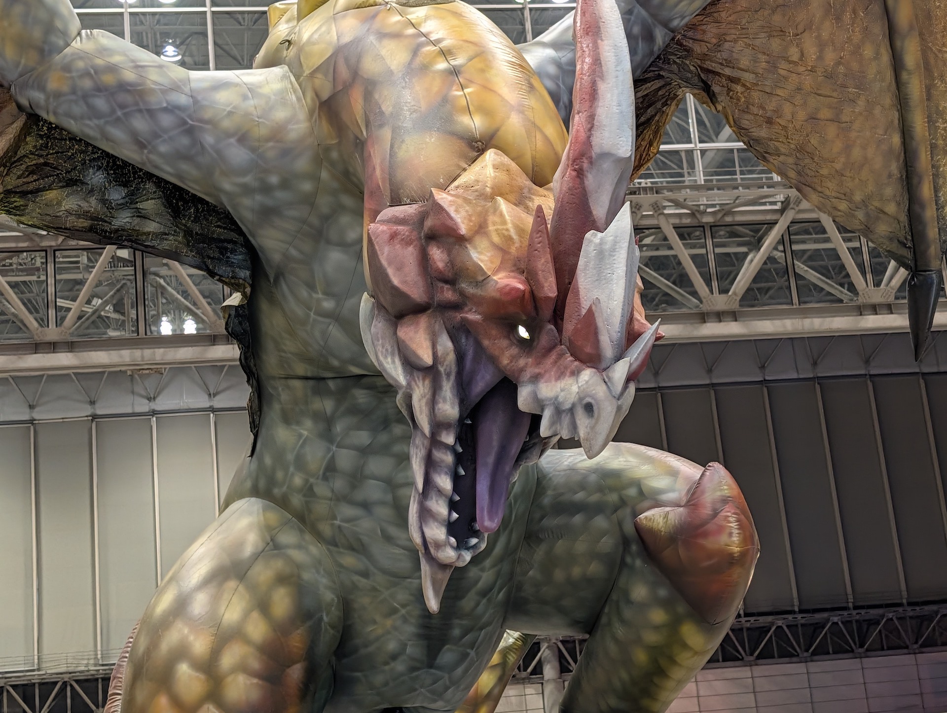 目が怪しく光っていて生々しさが感じられた