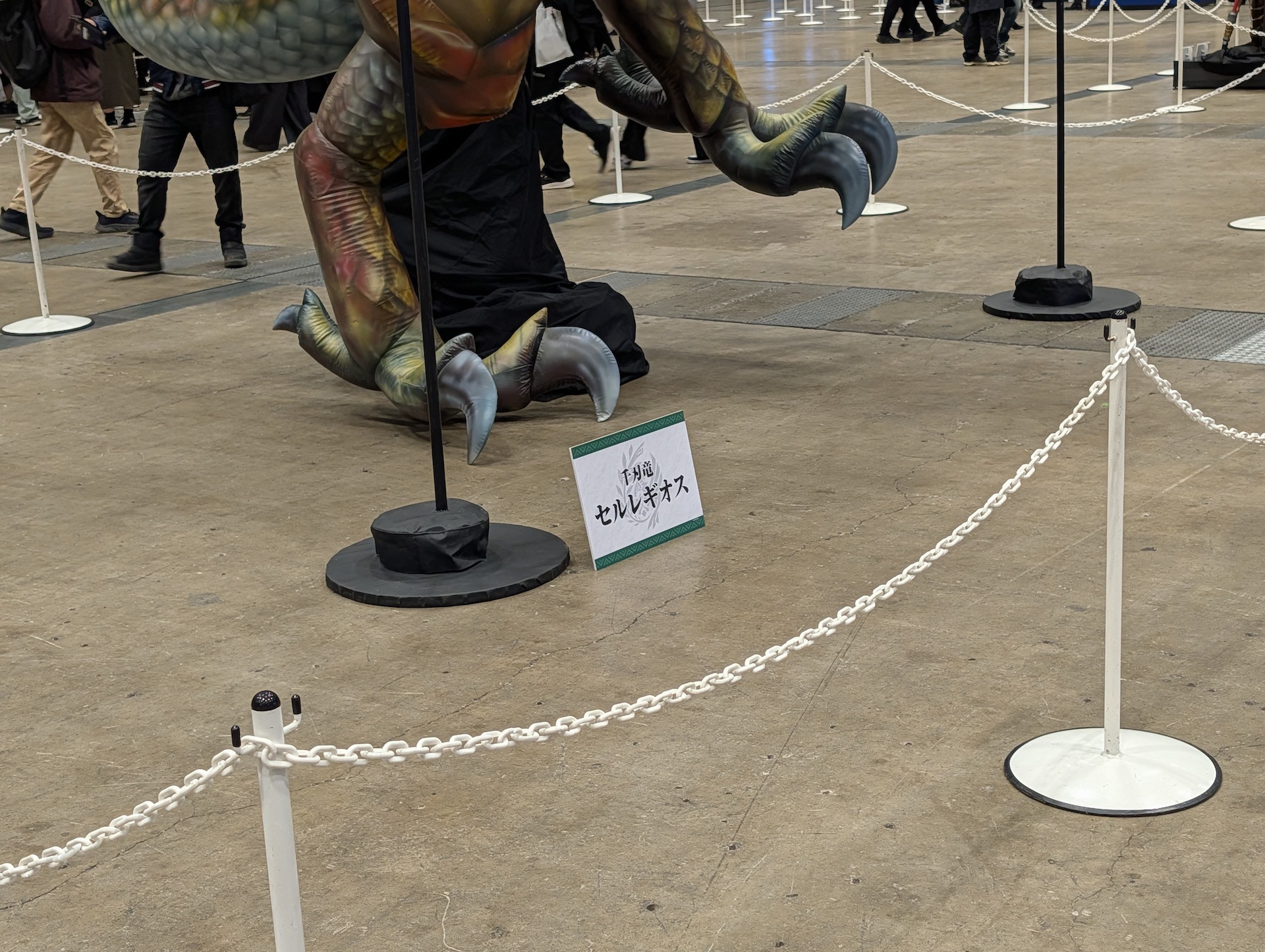 爪の尖り具合もかなり鋭く、つつかれたら痛そう（間違いなく即死）