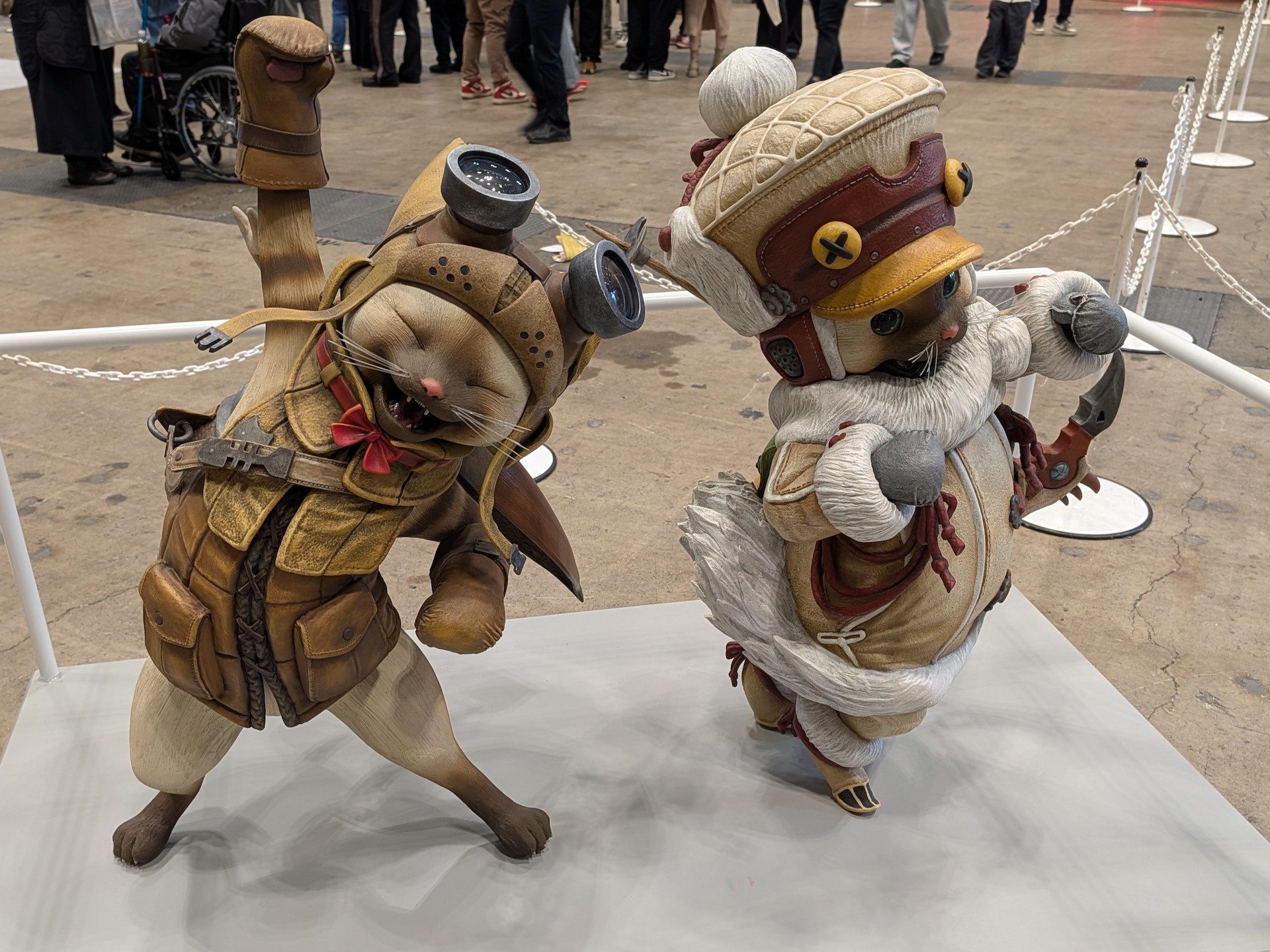 こちらも同じく「MONSTER HUNTER BRIDGE」よりレザーネコ装備とダッフルネコ装備の「オトモアイルー」たち