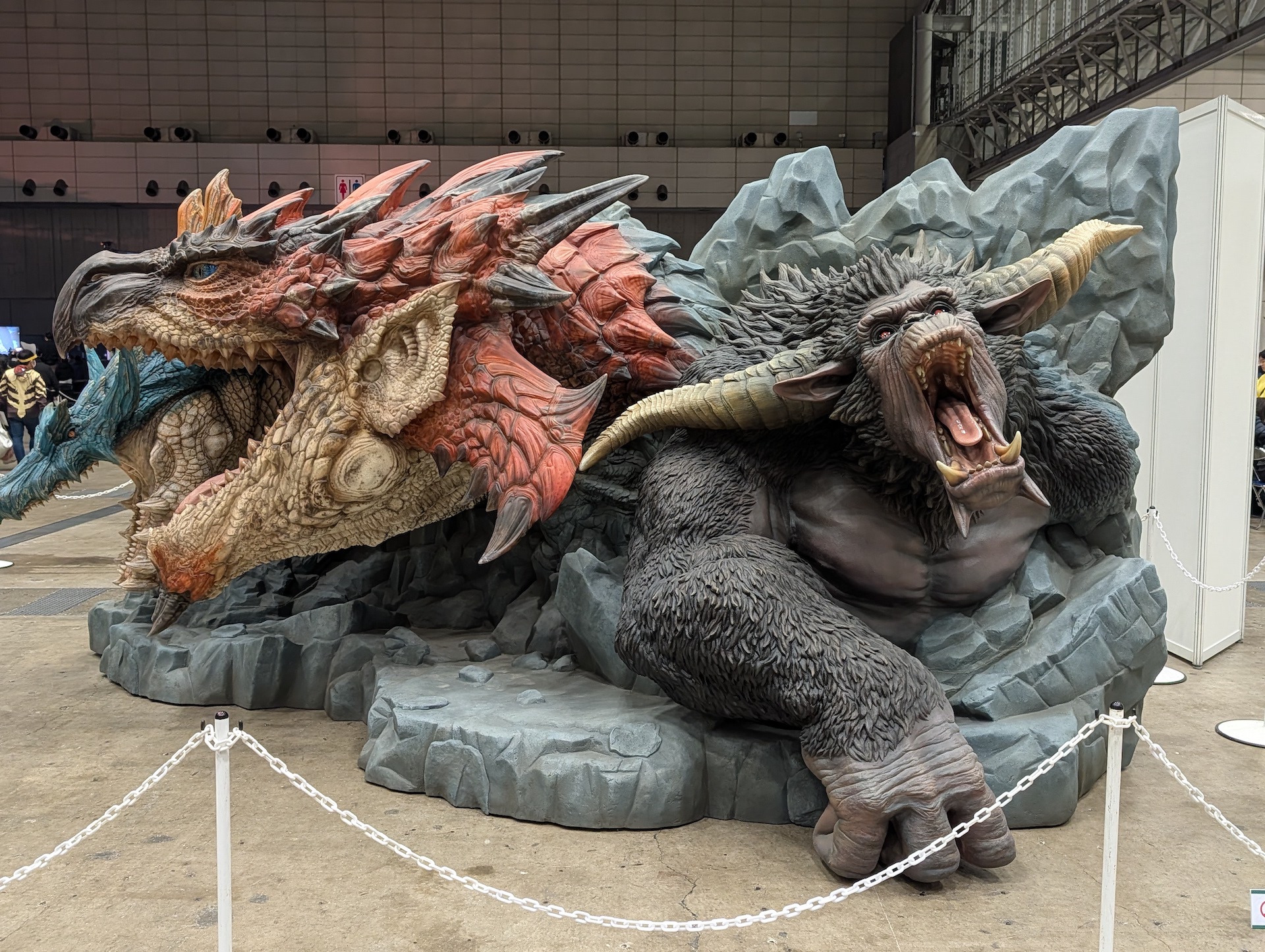 こちらはアイルーではないが、同じく「MONSTER HUNTER BRIDGE」出展の「Monster Hunter Wall Statue」だ