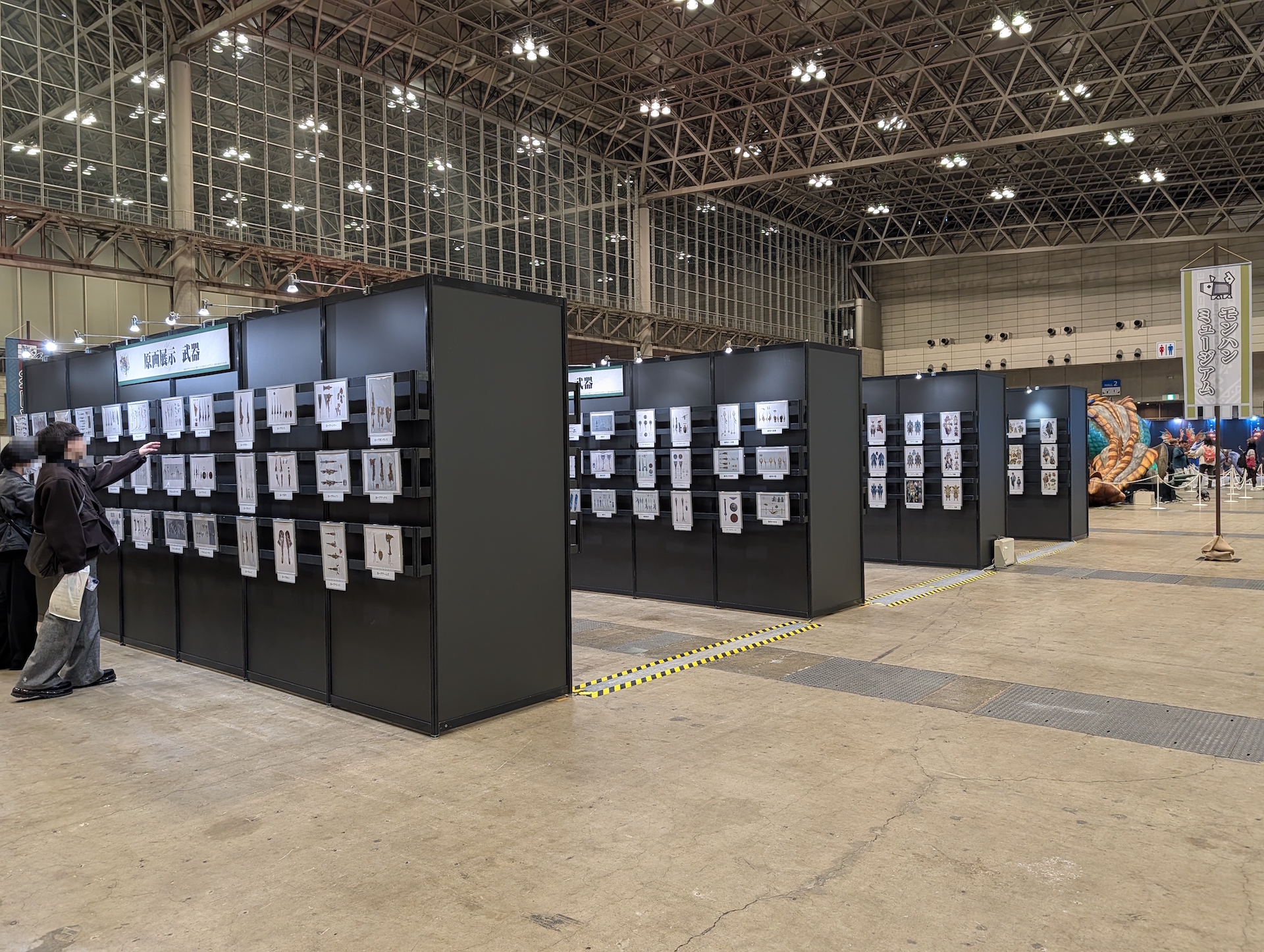 原画展示エリアは4つの長いブロック両面にそれぞれ原画が展示されており、かなり豊富な資料が閲覧できるようになっていた