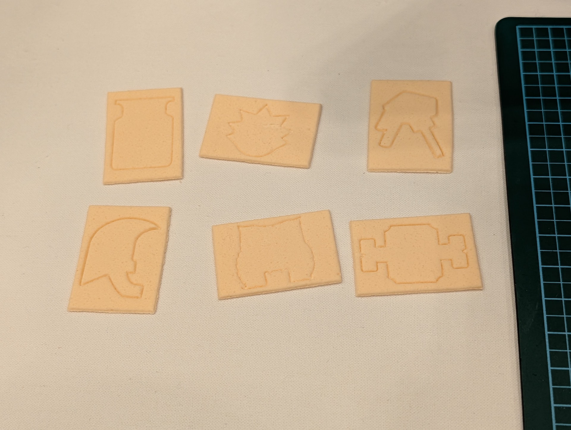 型ぬきは全6種類、難易度は初級、中級、上級の3種類あり、1度に3つの型ぬきにチャレンジする