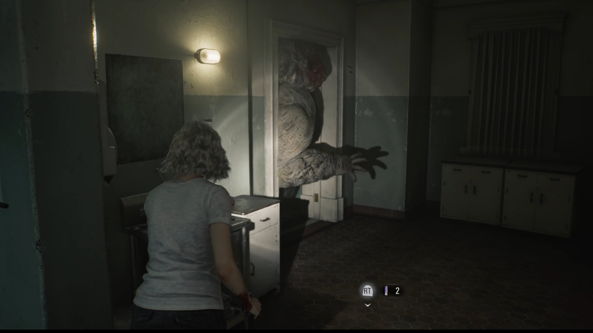 グレースでは太刀打ちできなかった相手をトマホークで叩き割るレオン。流石すぎる……！