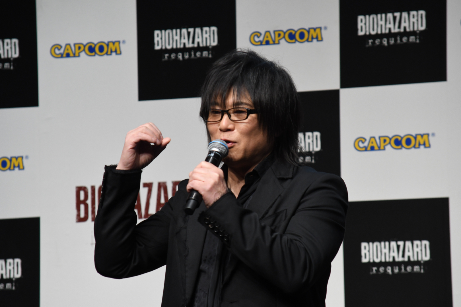 当時を思い出し、昇龍拳や竜巻旋風脚などのセリフを披露する森川さん