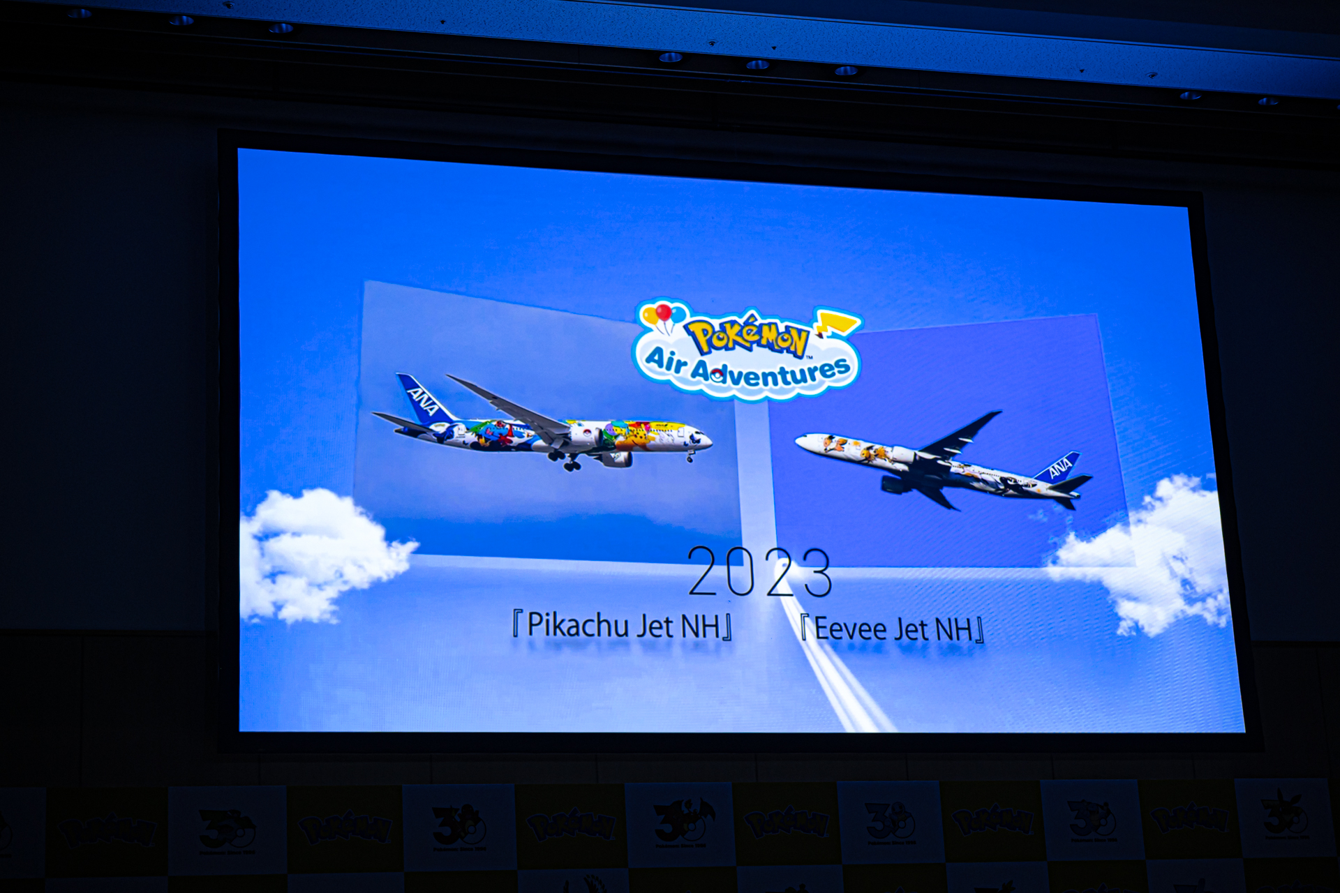 会場では過去のポケモンジェットを振り返るPVも上映。赤・青は国内線、緑は国際線になることも明らかにされた