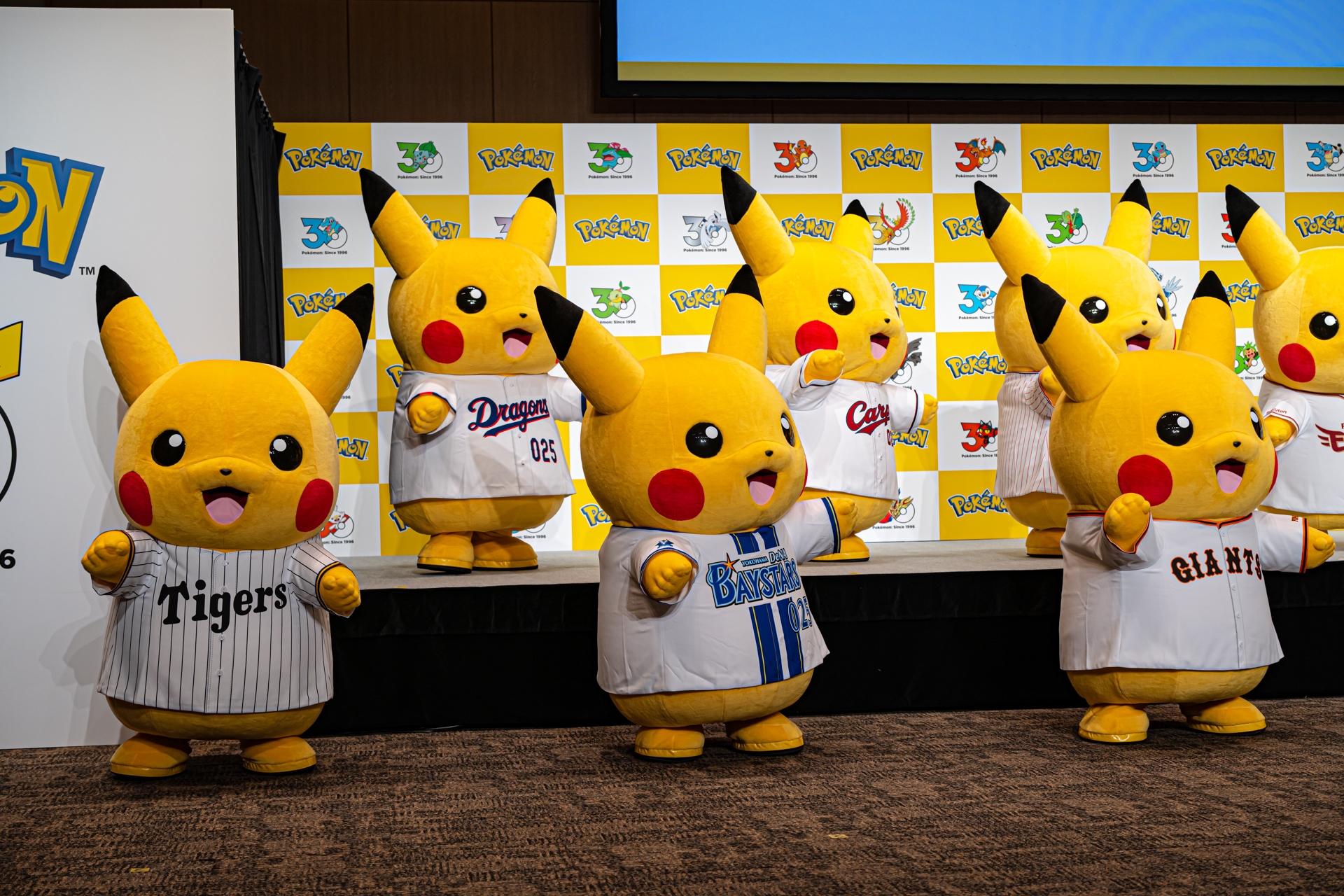 会場では12球団のユニフォームに身を包んだピカチュウたちが登場。田中将大選手からのビデオメッセージでは自身が「ポケモンとともに大きくなった」と親しみを感じている想いが込められていた