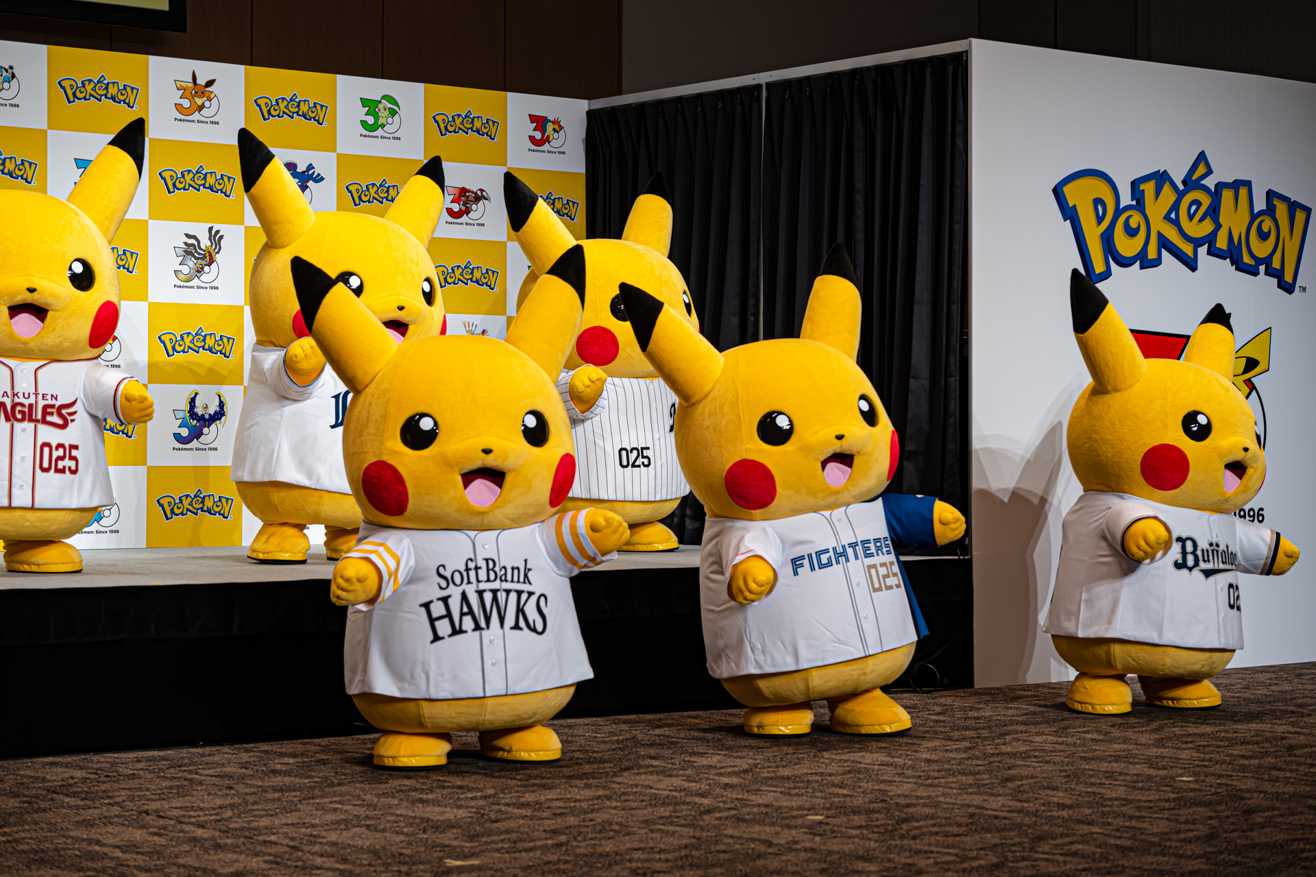 会場では12球団のユニフォームに身を包んだピカチュウたちが登場。田中将大選手からのビデオメッセージでは自身が「ポケモンとともに大きくなった」と親しみを感じている想いが込められていた