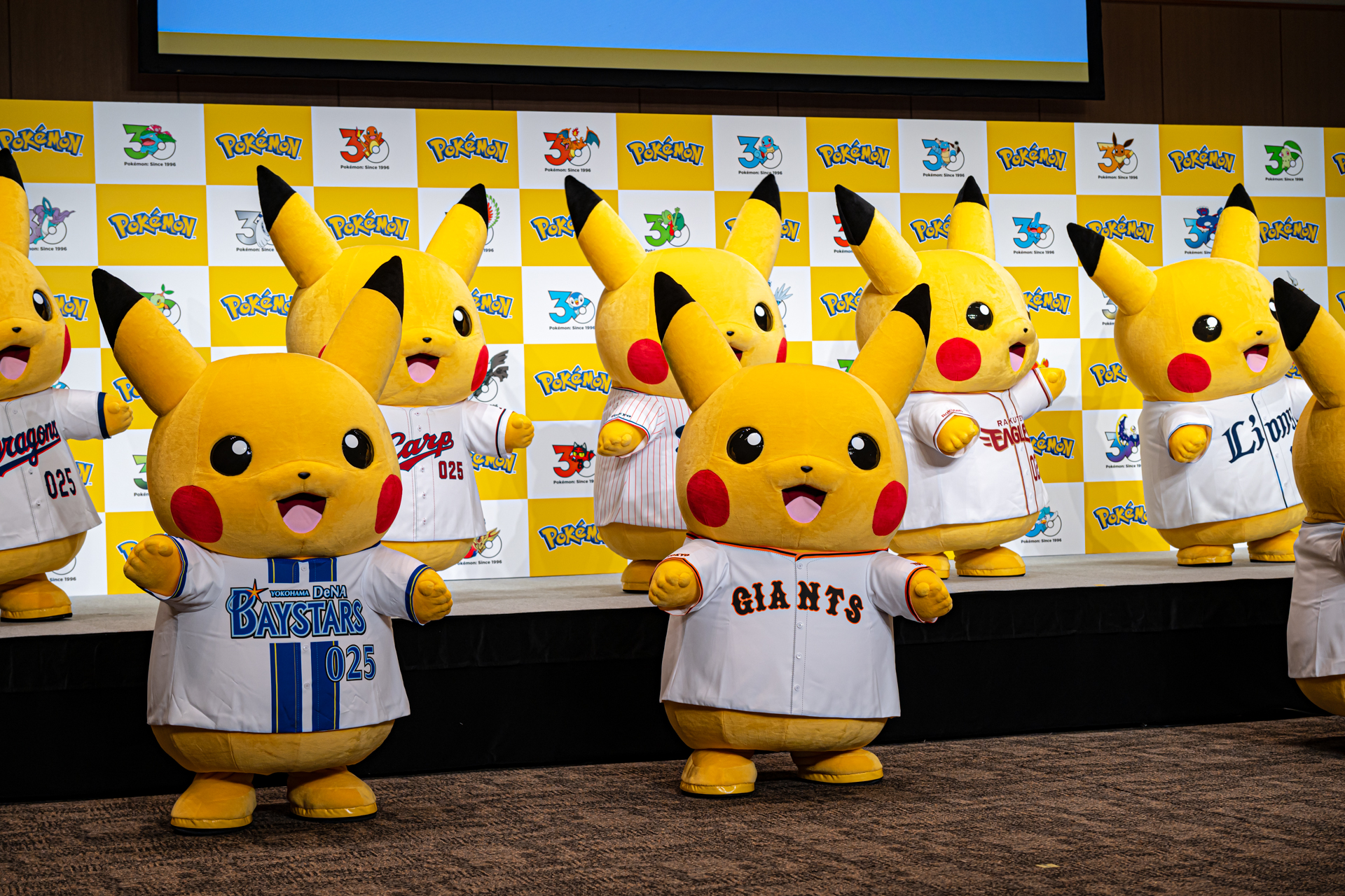 会場では12球団のユニフォームに身を包んだピカチュウたちが登場。田中将大選手からのビデオメッセージでは自身が「ポケモンとともに大きくなった」と親しみを感じている想いが込められていた