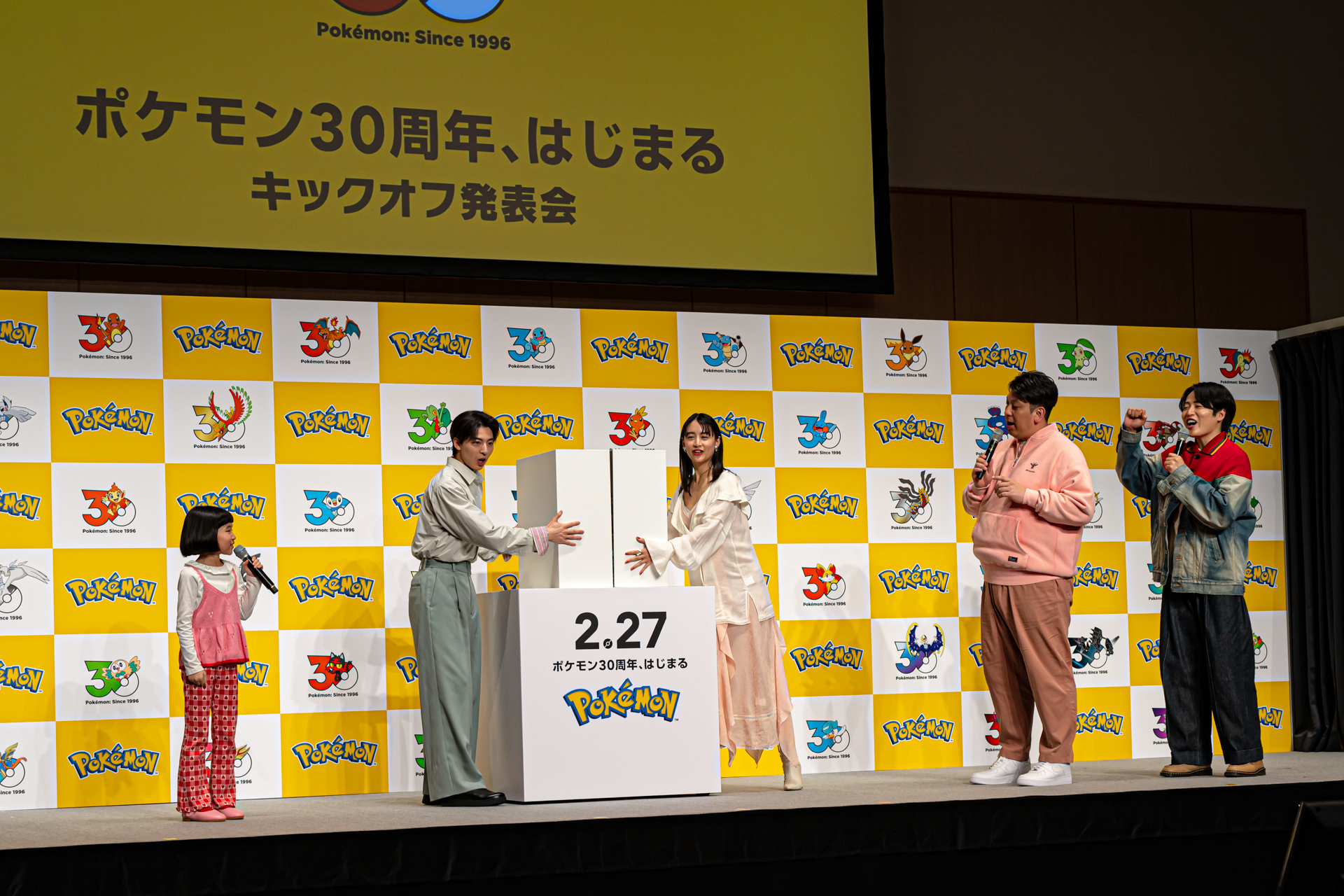 MCから「マホイップがデコレーションしたスイーツは深みのある甘さになる」と補足があると、「美味しいんでしょうねぇ」とねっとりした声で応えるジャンボさん