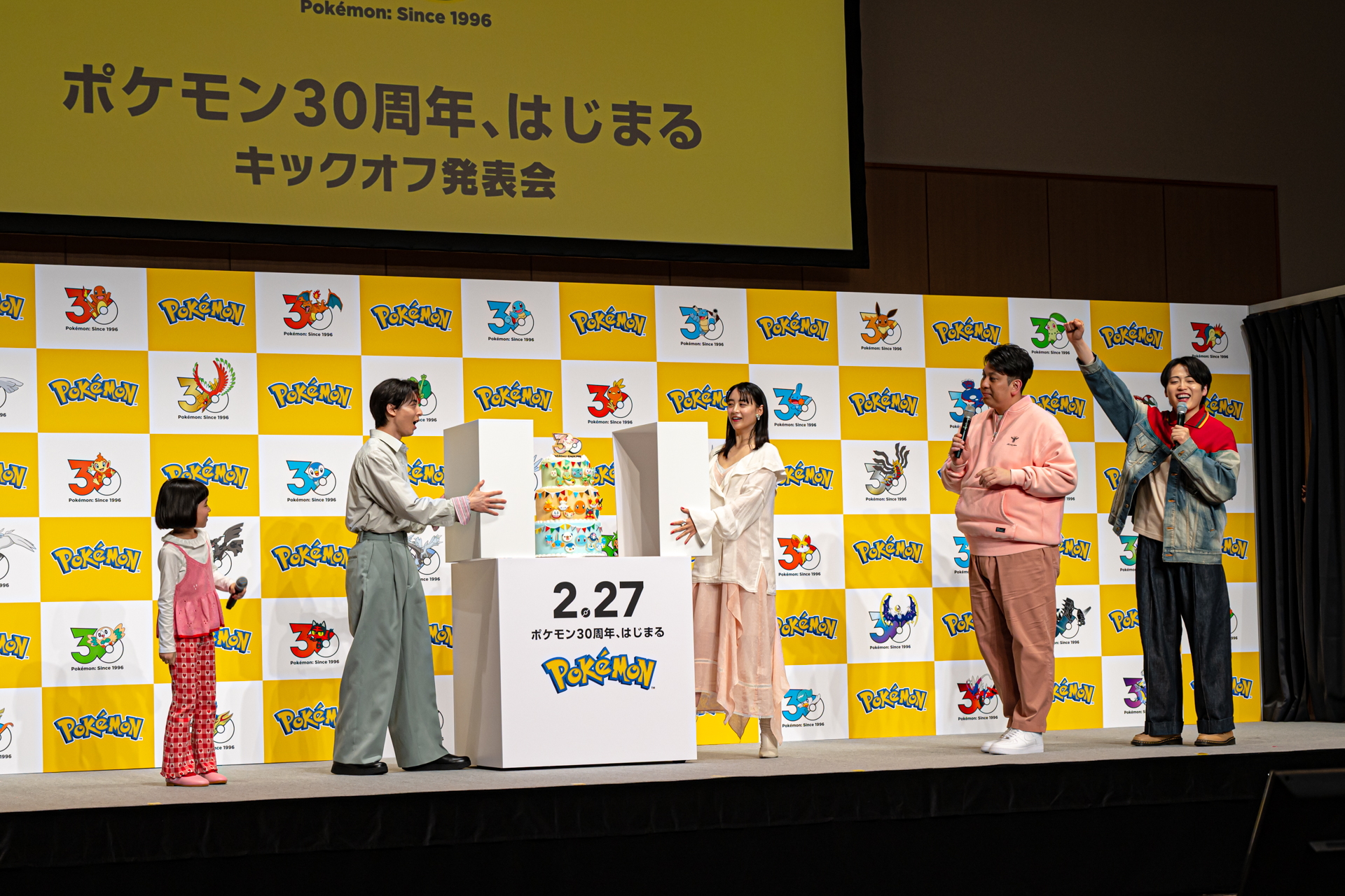 MCから「マホイップがデコレーションしたスイーツは深みのある甘さになる」と補足があると、「美味しいんでしょうねぇ」とねっとりした声で応えるジャンボさん