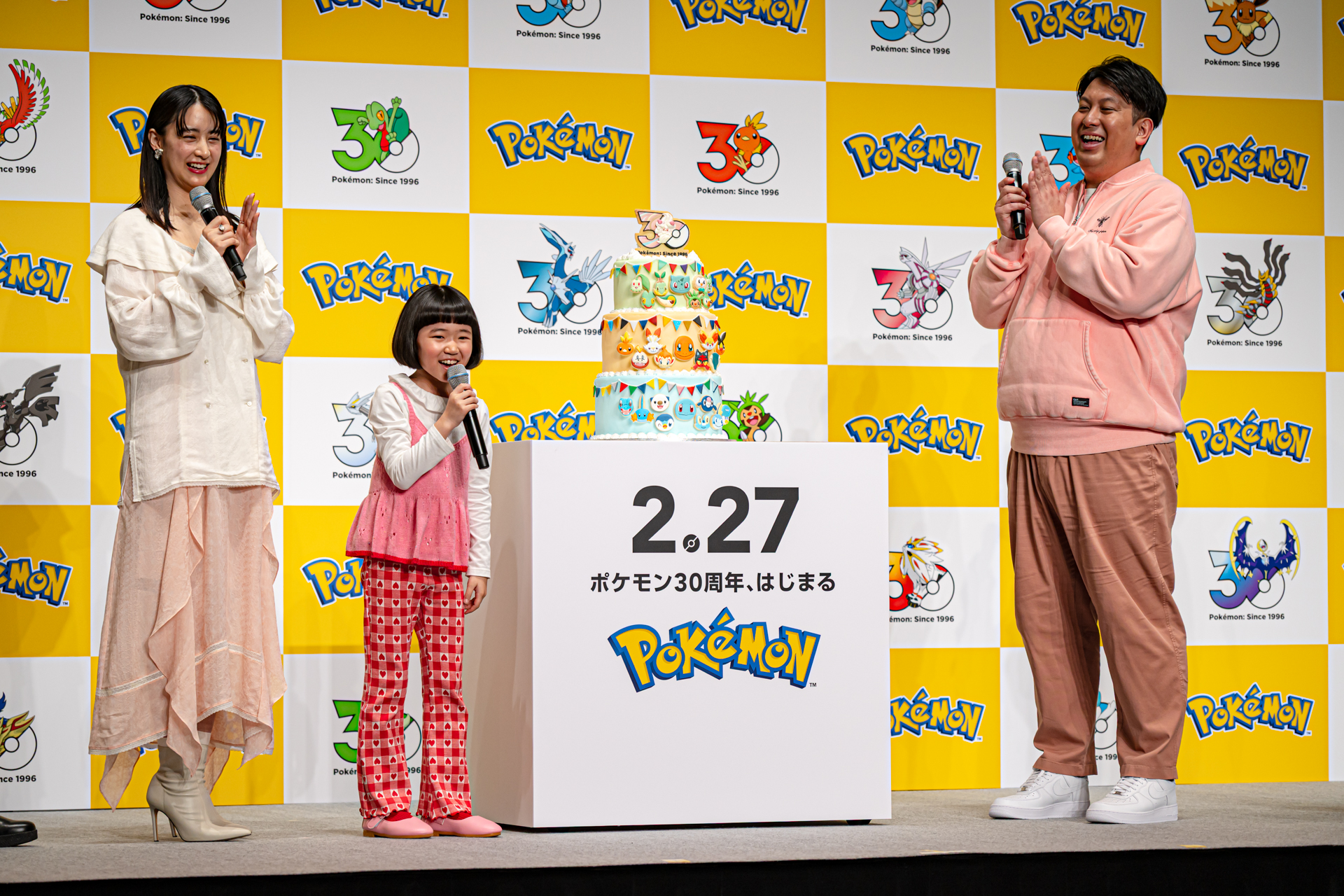 MCから「マホイップがデコレーションしたスイーツは深みのある甘さになる」と補足があると、「美味しいんでしょうねぇ」とねっとりした声で応えるジャンボさん