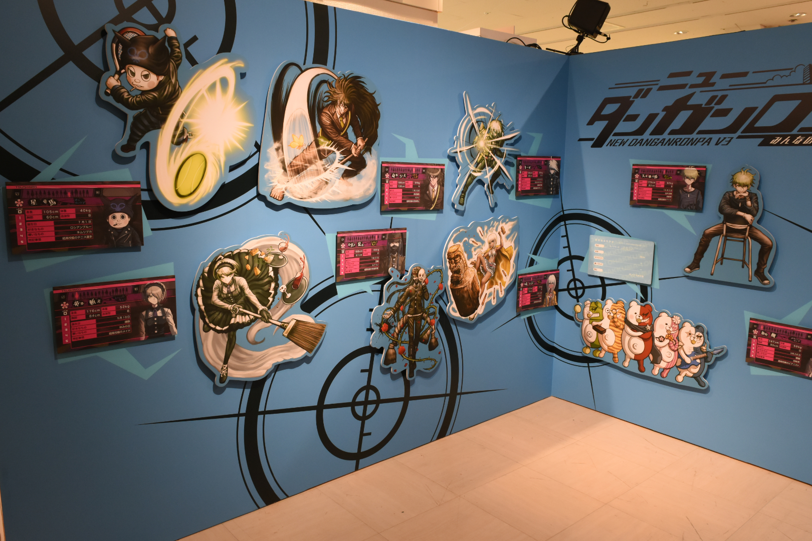 「ニューダンガンロンパV3 みんなのコロシアイ新学期」の展示