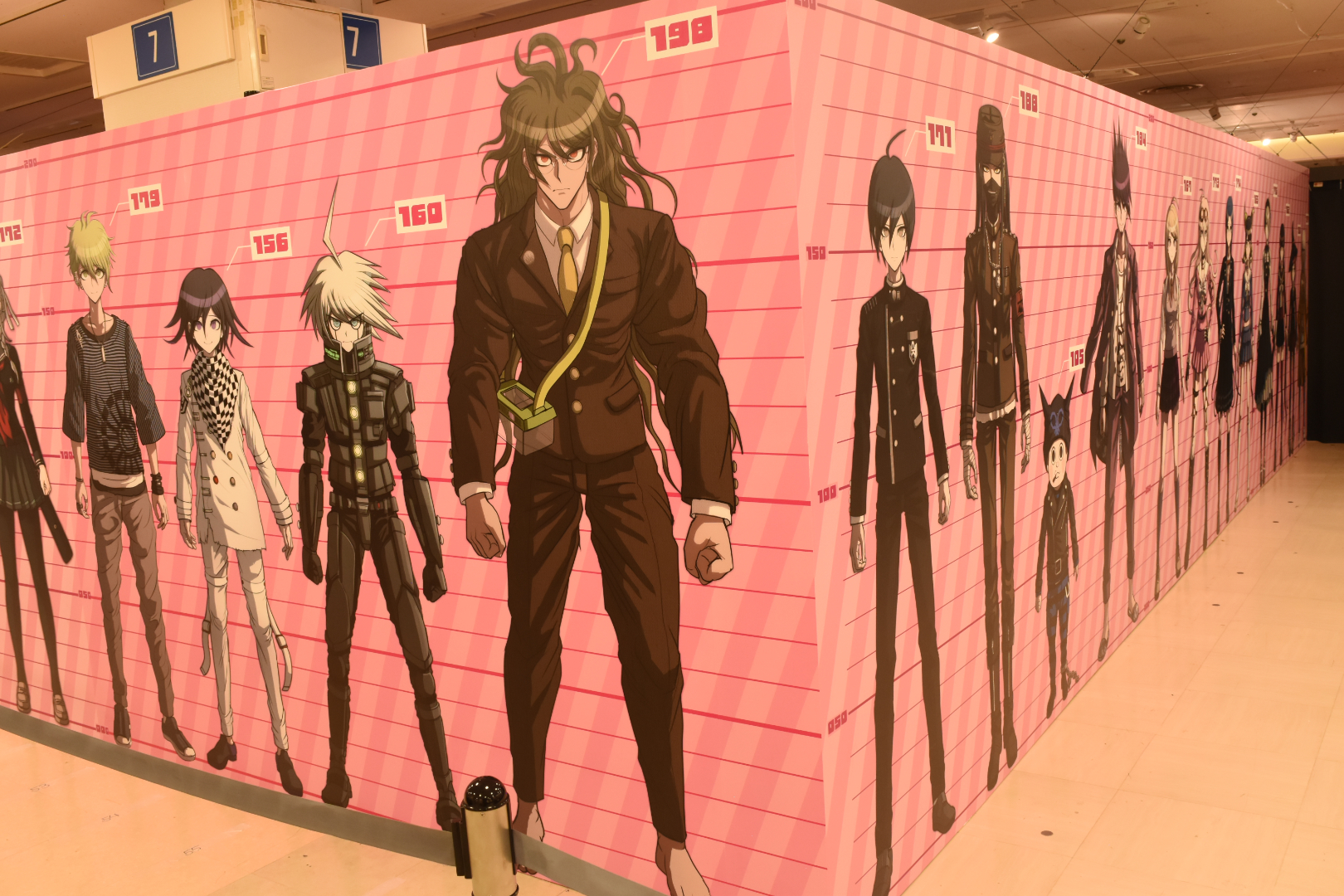 キャラクターごとにしっかり身長が表記されている。それぞれの大きさが視覚的にわかりやすく面白い