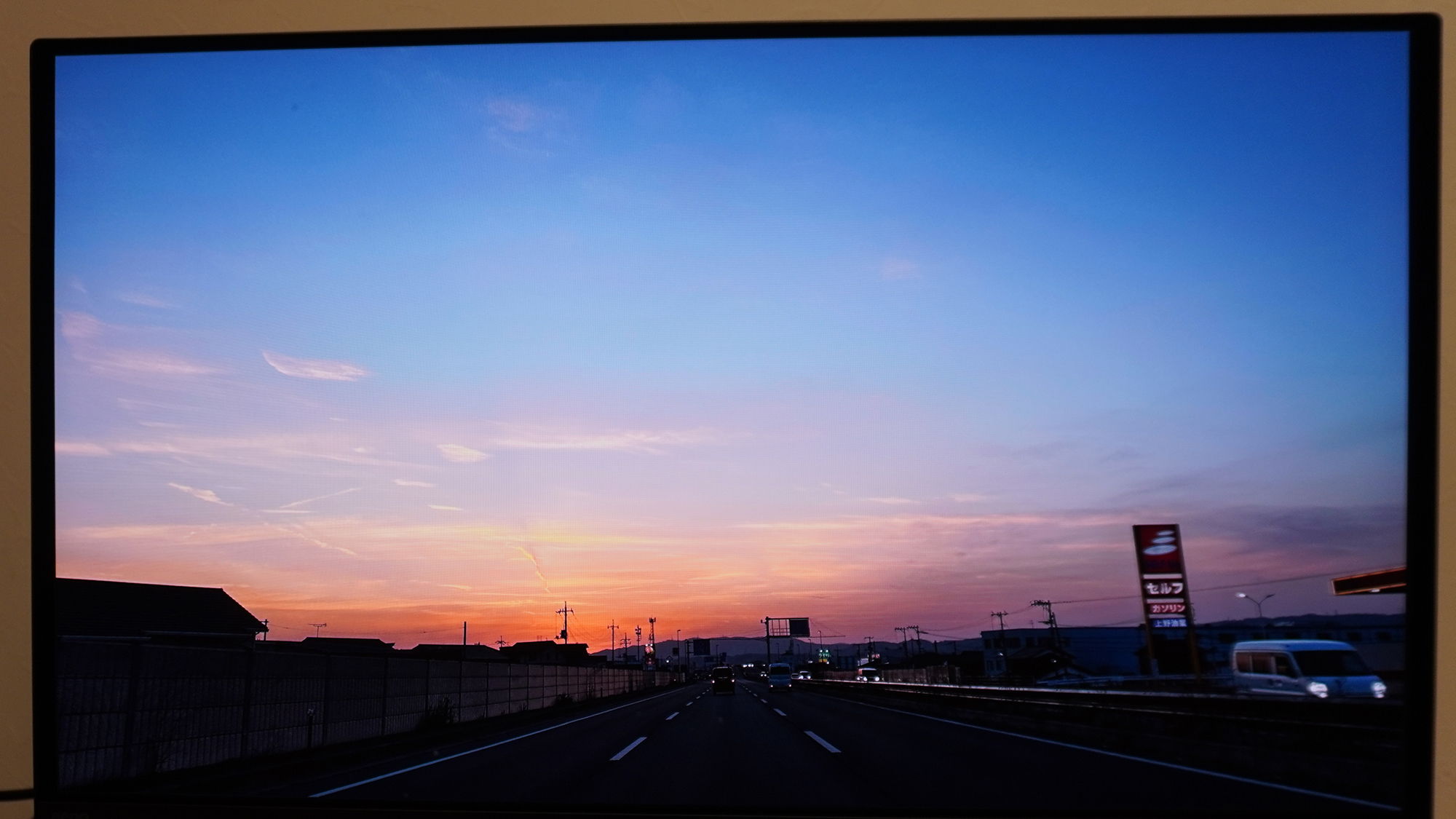 淡いグラデーションでも「グラデーション補正」によって美しく表示される