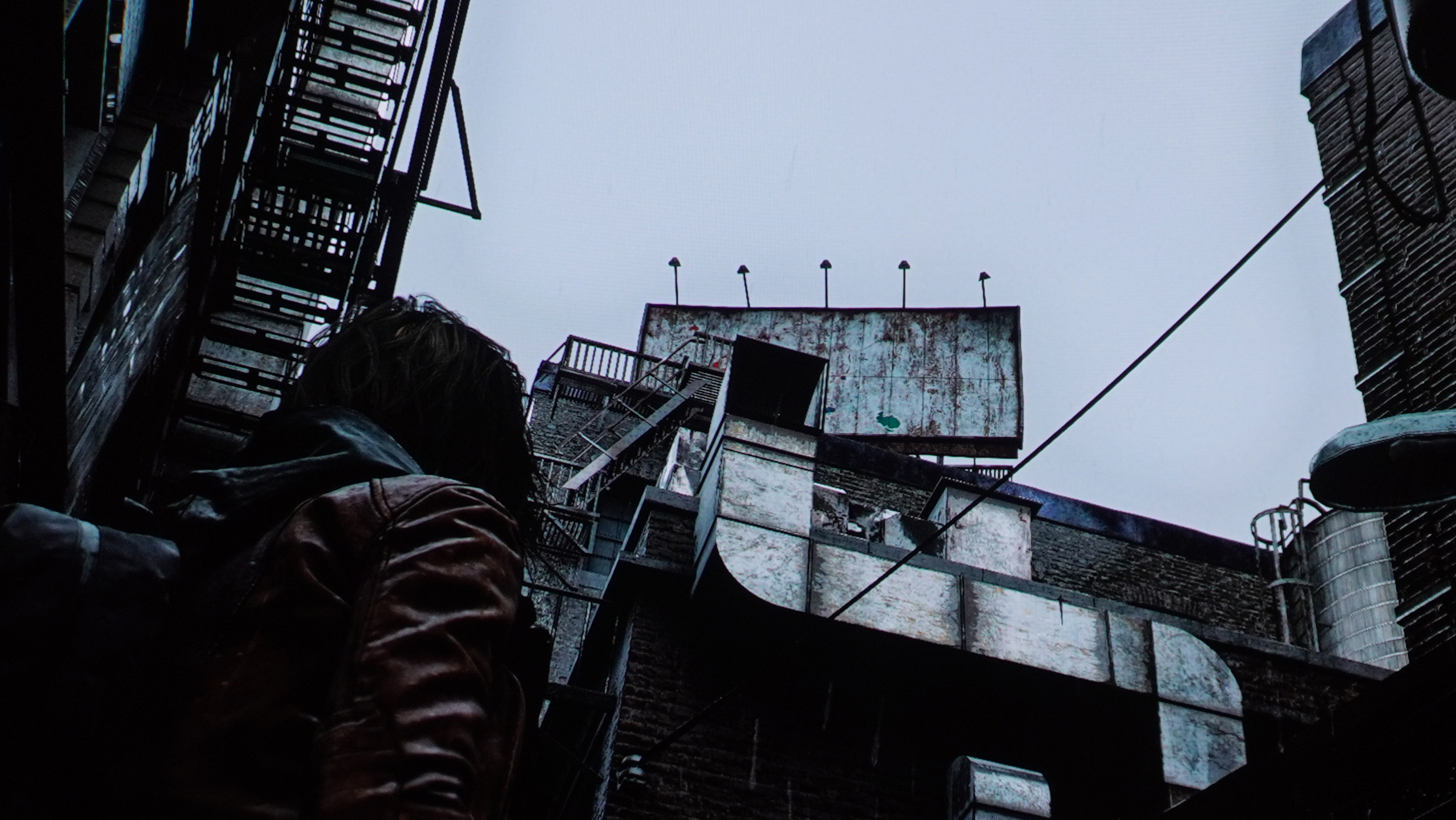 コントラスト比が高く、白飛びや黒つぶれが発生するようなシーンでも、細部がきちんと描画されているのが分かる