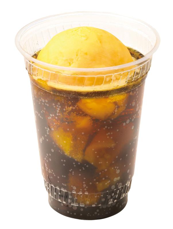 烏野高校の日向をイメージしたオレンジゼリーとオレンジソルベに、無添加※のコーラを組み合わせたドリンク。爽やかなオレンジの甘酸っぱさとコーラの炭酸が合わさり、見た目にも味わいにもコントラストを楽しめる