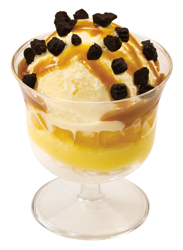 音駒高校の孤爪の好物である“アップルパイ”をイメージしたりんごコンポートを使用し、パイのザクザクとした食感をブラックココアクランチで表現。キャラメルソース、ポーションバニラアイス、ホイップ、マダガスカルカスタードを使用し、それぞれの甘さやコクが重なり合い、アップルパイを思わせる味わいを楽しめる