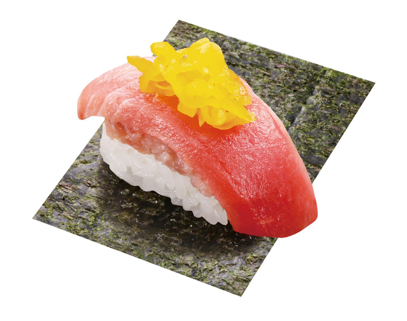 稲荷崎高校の宮侑の好物が“トロ”、宮治の好物が“おにぎり”であることから、ねぎまぐろの上に、中トロ、たくあんをトッピングしたボリュームたっぷりの手巻きに。中トロの濃厚な旨み、ねぎまぐろの風味、そしてたくあんのさっぱりとした味わいと食感がアクセントとなり、食べ応えのある満足感と味のバランスにもこだわった一品となっている