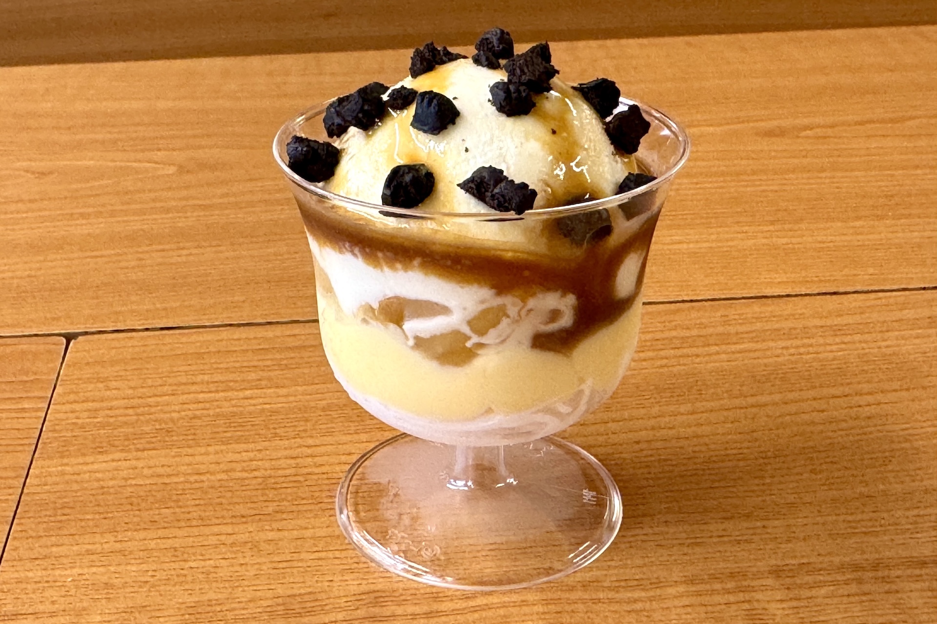 音駒高校のキャラメルアップルパフェ 価格：430円