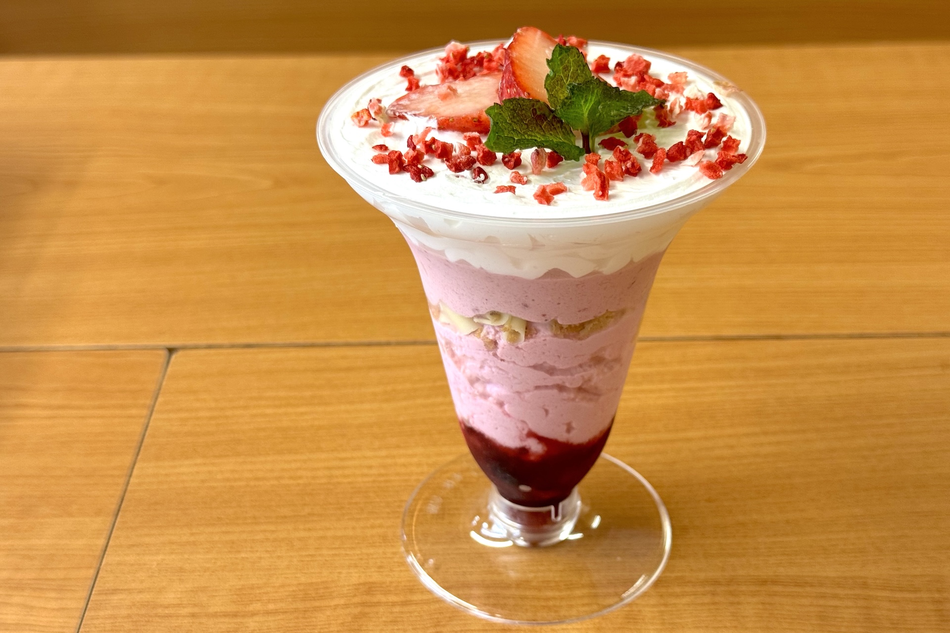 春 いちごパフェ 価格：480円
