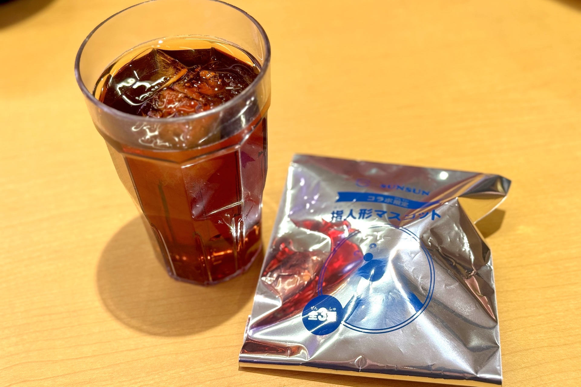 パペットスンスンコラボ限定指人形マスコット付き ソフトドリンク 価格：1,300円〜