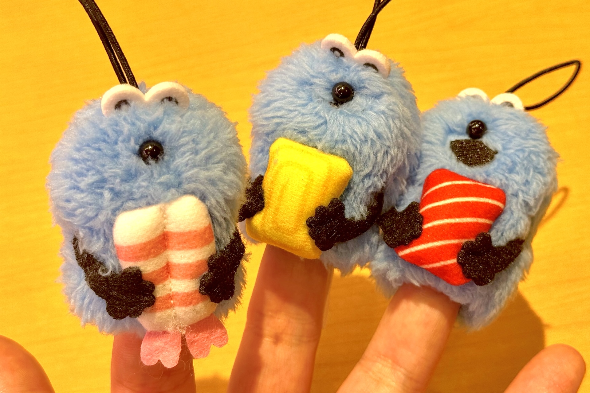 指にはめてみるとこんな感じ