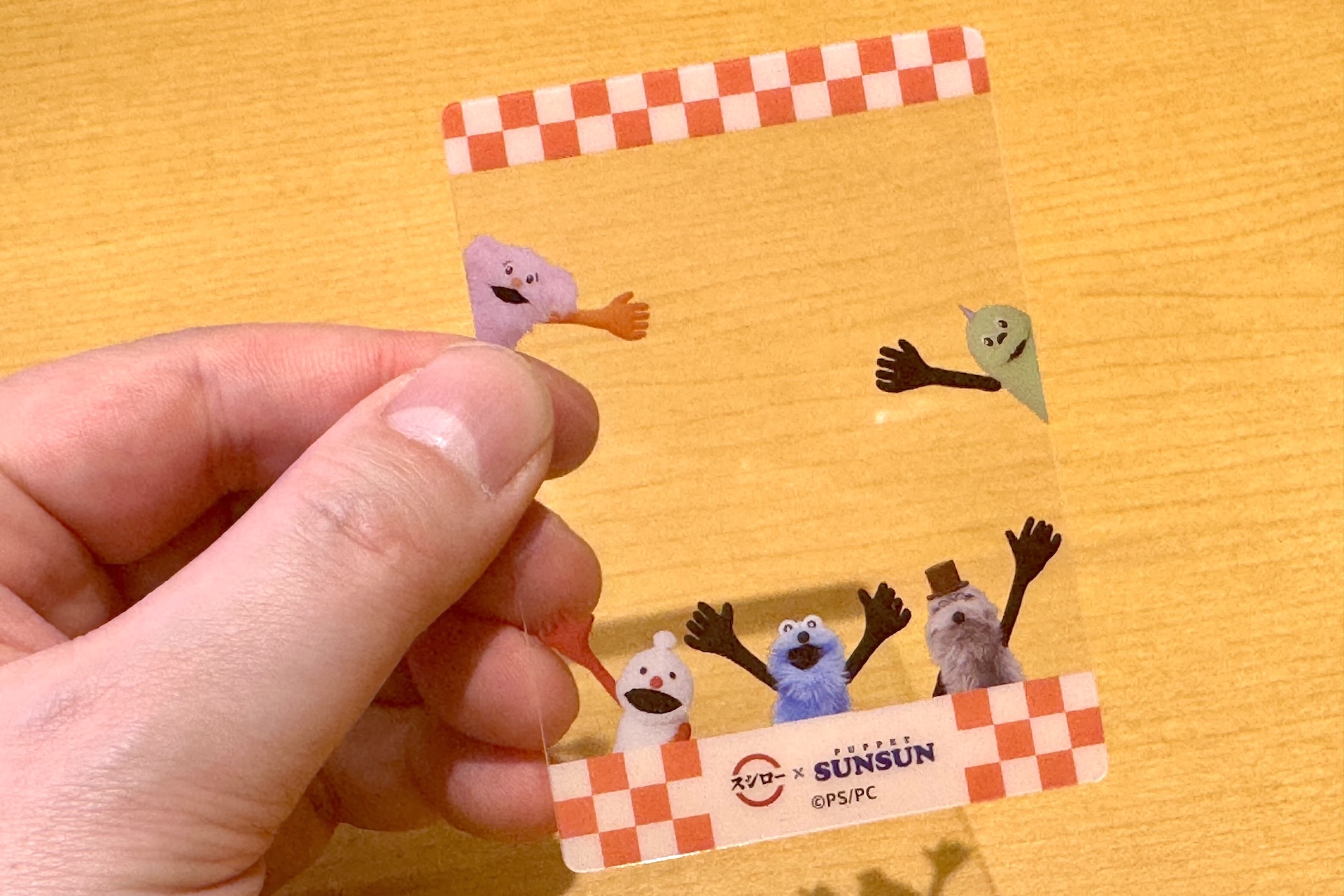 いずれのカードもスンスンらしいポップなフレームがデザインされている